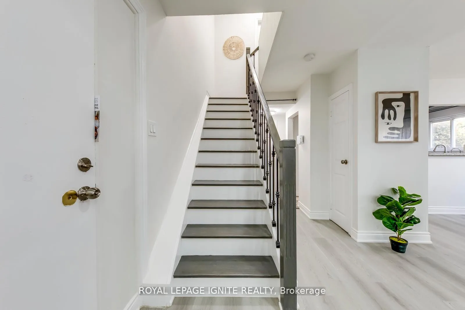 Photo 16 of Unit 4, 10 Leith Hill Road, North York, Don Valley Village — HOMEH