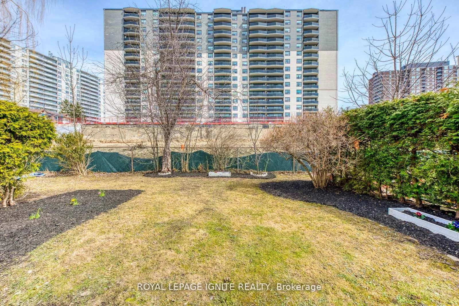 Photo 27 of Unit 4, 10 Leith Hill Road, North York, Don Valley Village — HOMEH