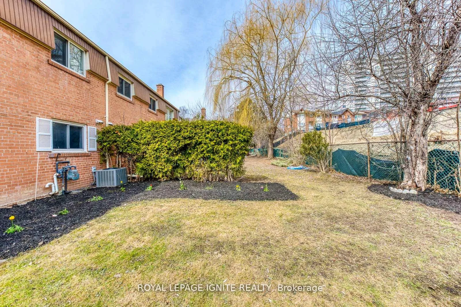Photo 29 of Unit 4, 10 Leith Hill Road, North York, Don Valley Village — HOMEH