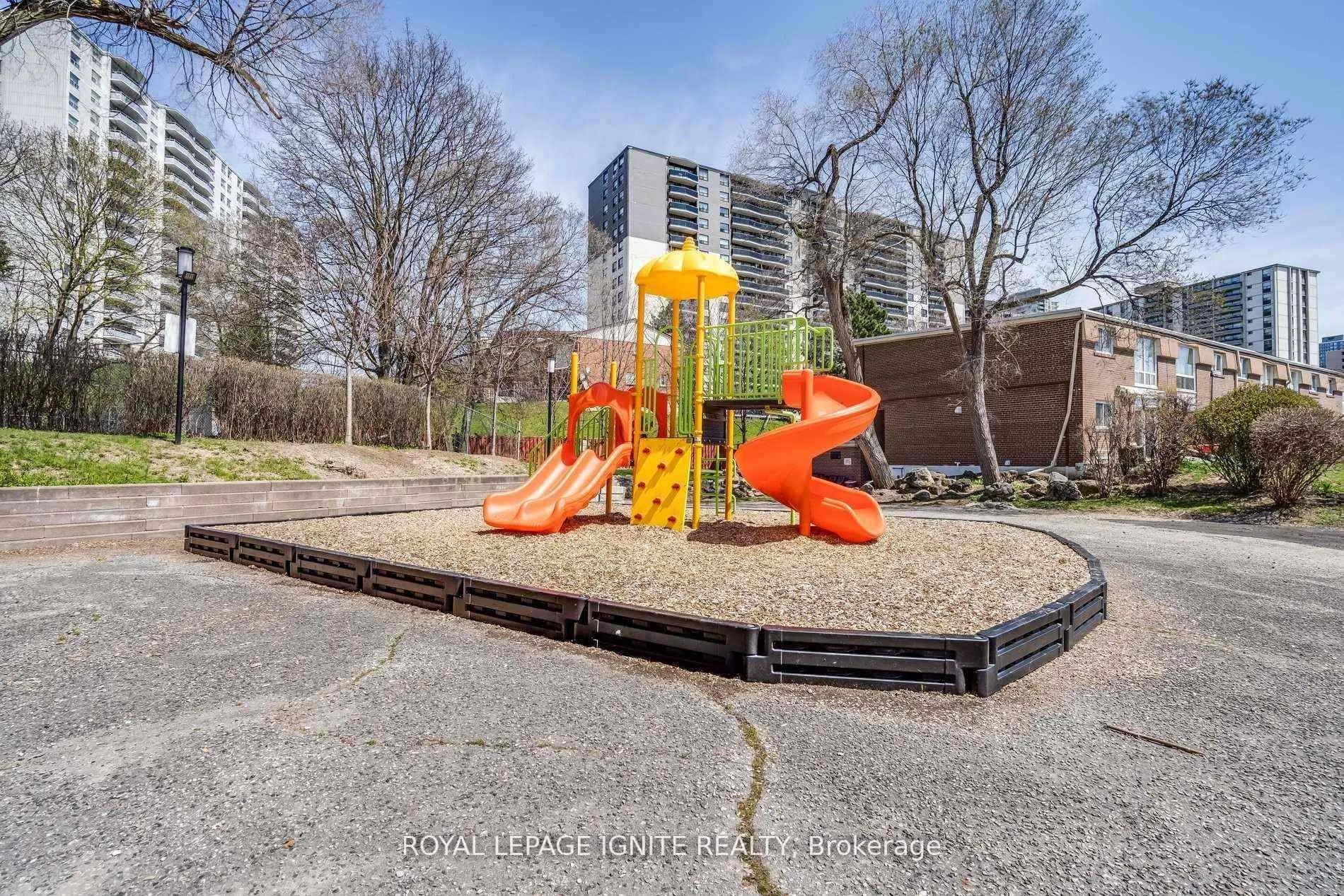 Photo 36 of Unit 4, 10 Leith Hill Road, North York, Don Valley Village — HOMEH