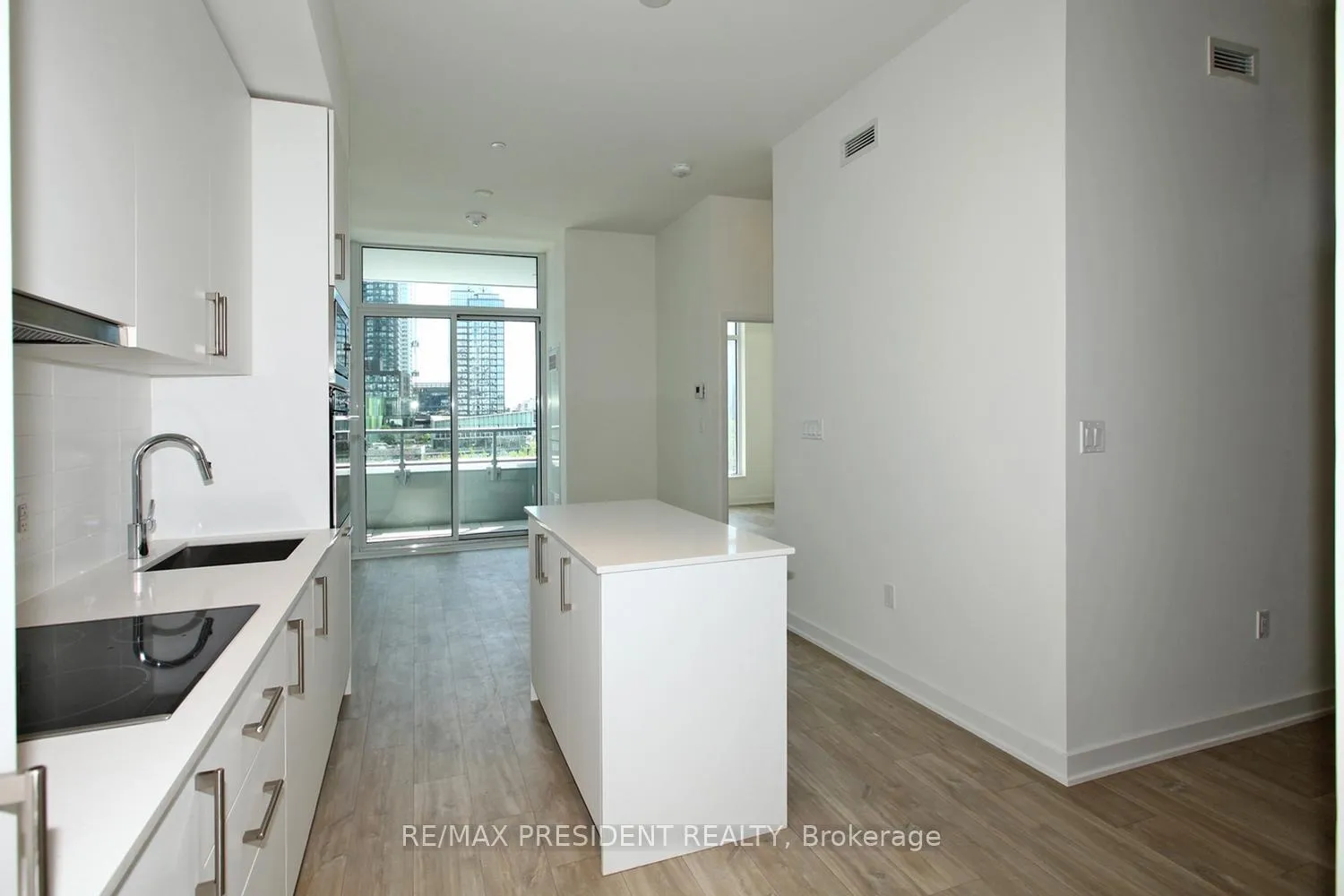 Photo 5 of Unit 404W, 27 Bathurst Street, Toronto, Waterfront Communities — HOMEH