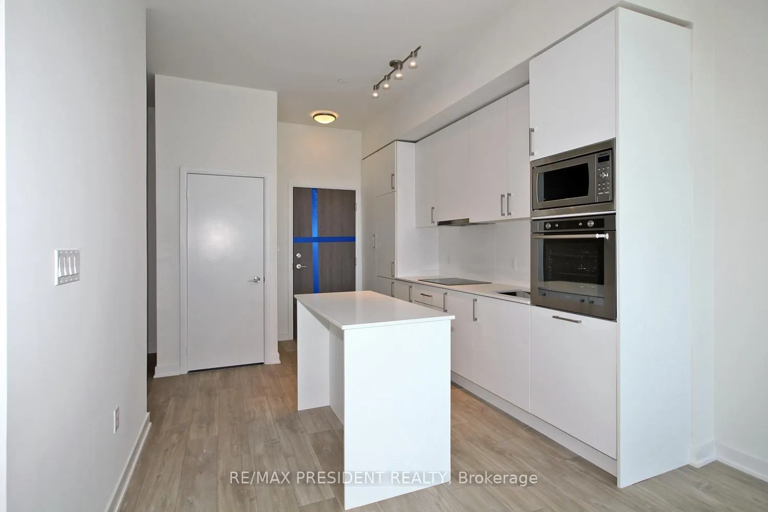 Photo 7 of Unit 404W, 27 Bathurst Street, Toronto, Waterfront Communities — HOMEH