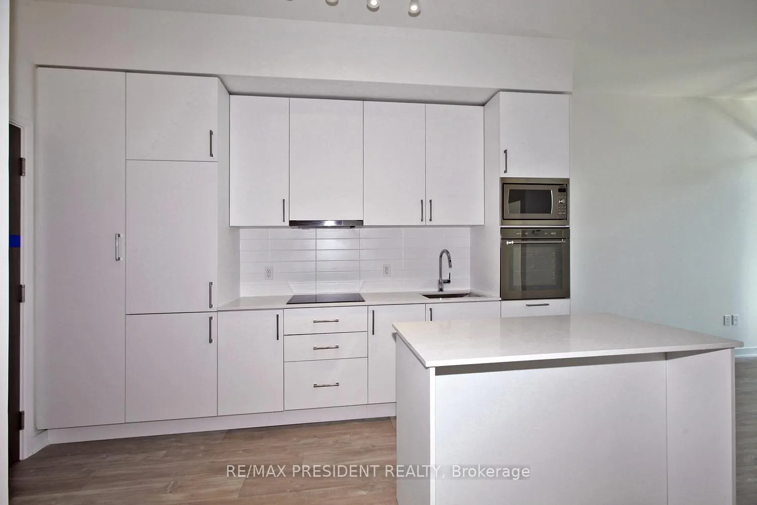 Photo 8 of Unit 404W, 27 Bathurst Street, Toronto, Waterfront Communities — HOMEH
