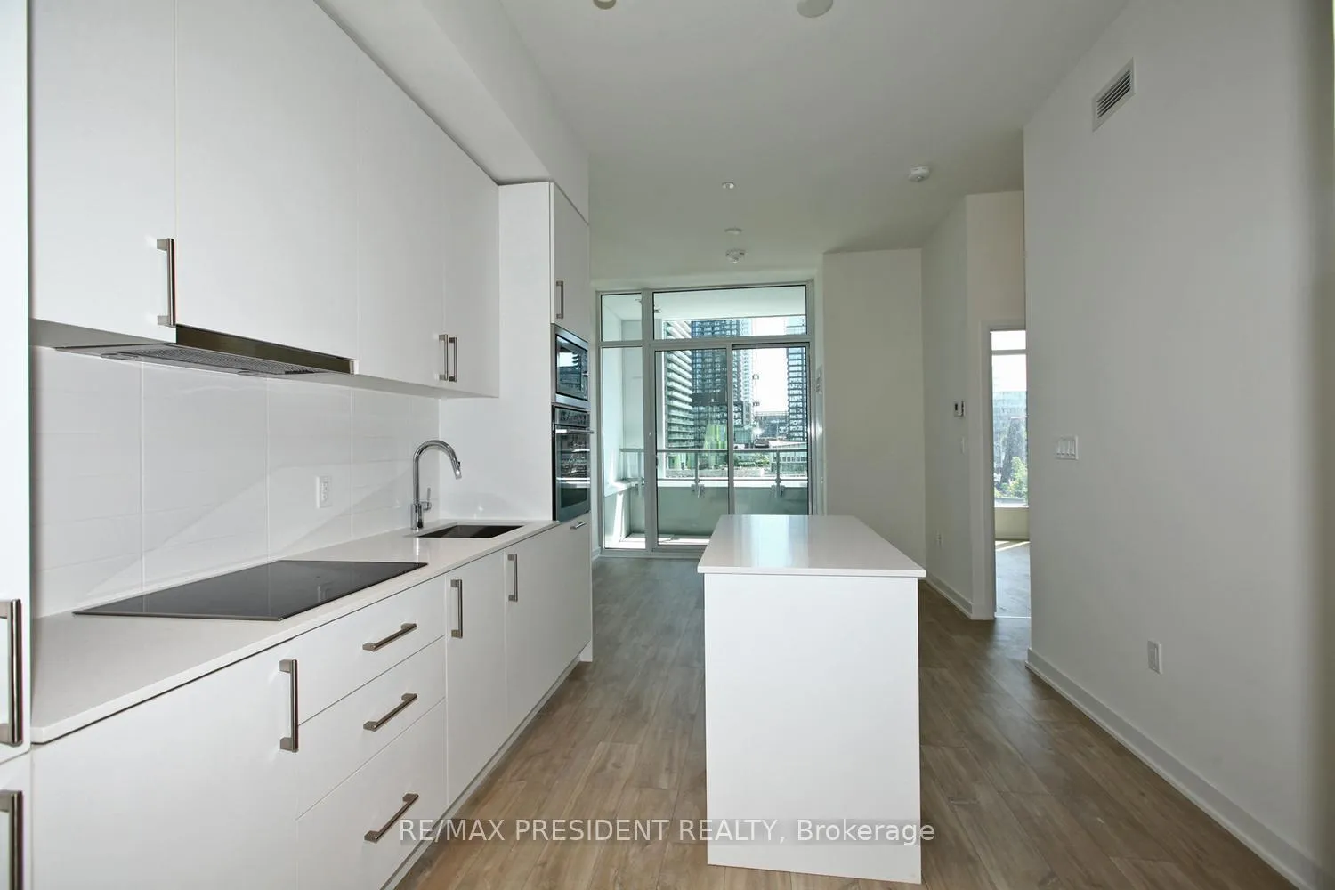 Photo 9 of Unit 404W, 27 Bathurst Street, Toronto, Waterfront Communities — HOMEH