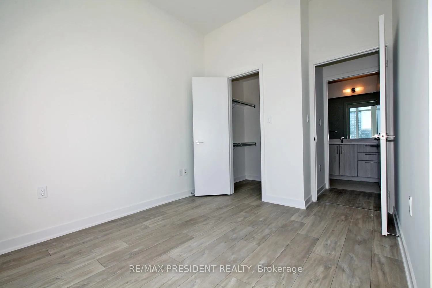Photo 13 of Unit 404W, 27 Bathurst Street, Toronto, Waterfront Communities — HOMEH