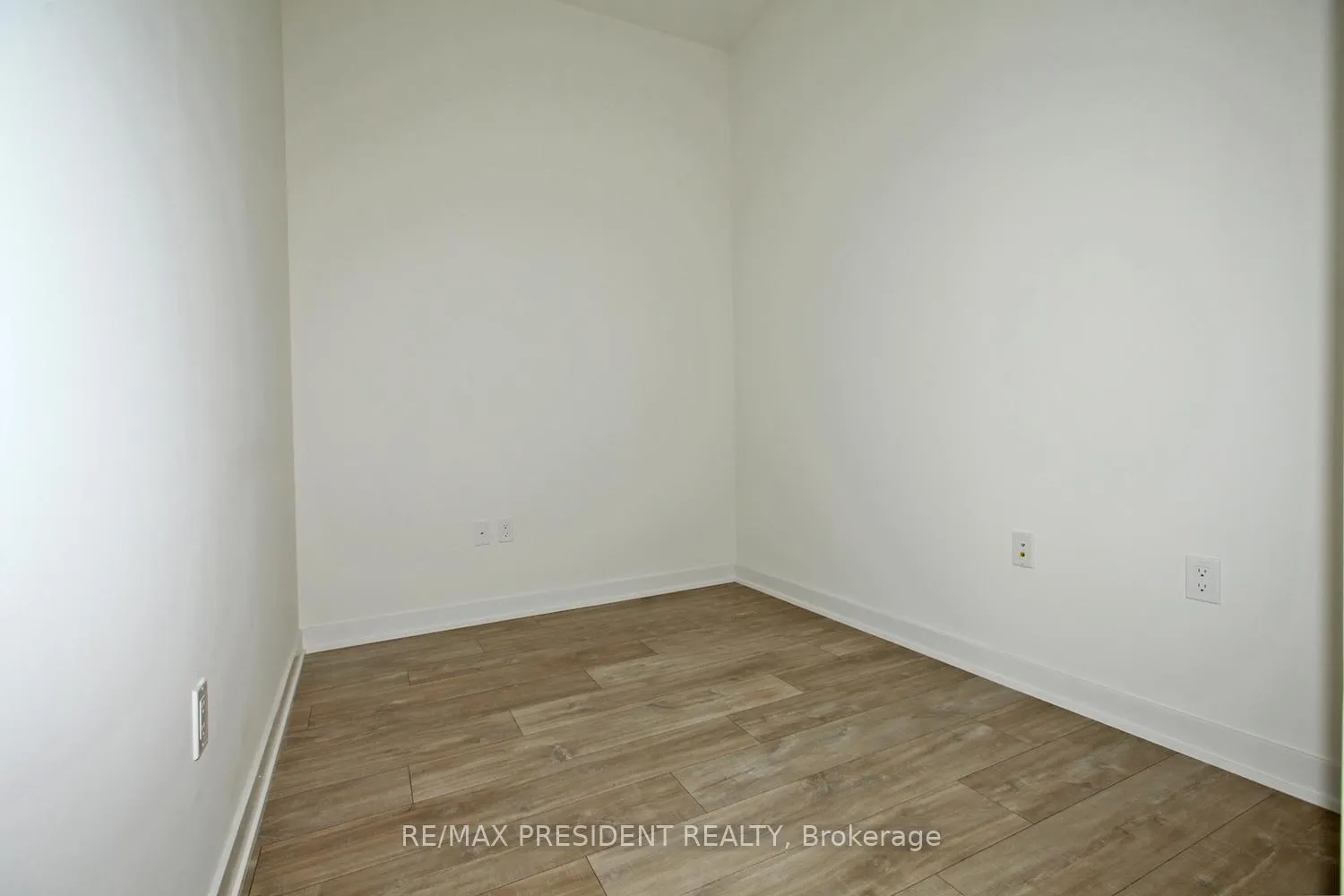 Photo 15 of Unit 404W, 27 Bathurst Street, Toronto, Waterfront Communities — HOMEH