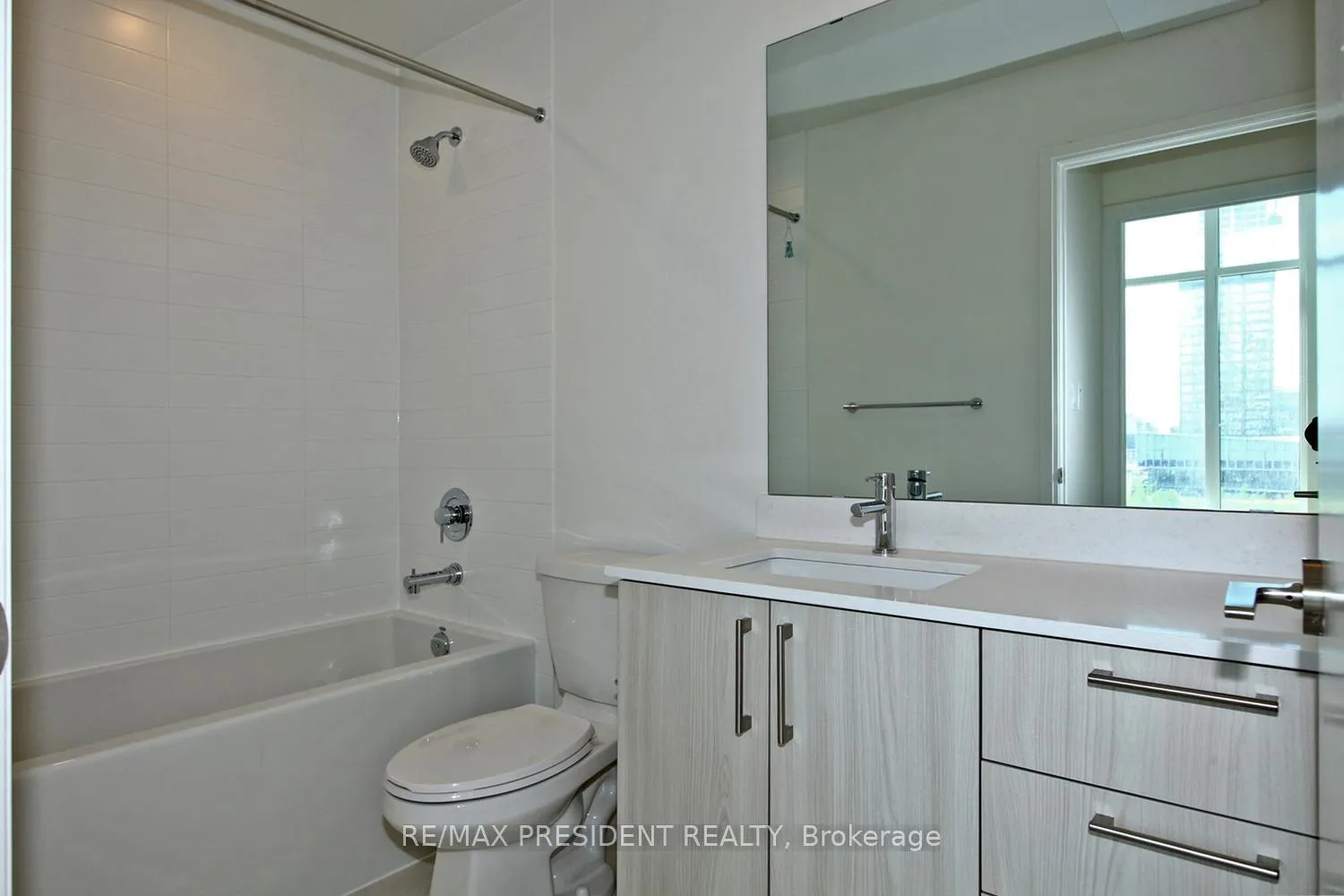 Photo 17 of Unit 404W, 27 Bathurst Street, Toronto, Waterfront Communities — HOMEH
