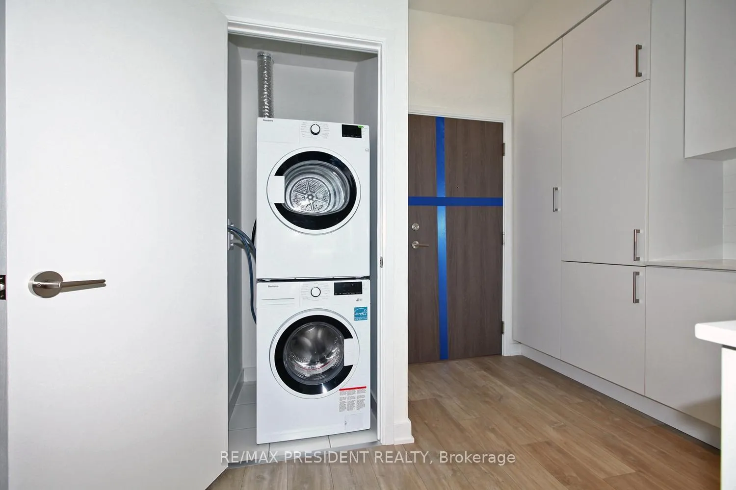 Photo 18 of Unit 404W, 27 Bathurst Street, Toronto, Waterfront Communities — HOMEH