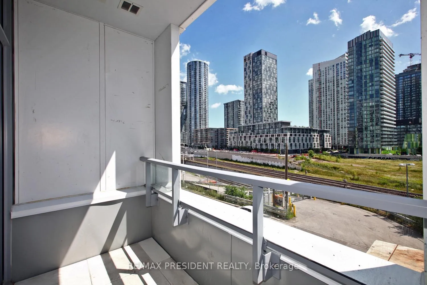 Photo 23 of Unit 404W, 27 Bathurst Street, Toronto, Waterfront Communities — HOMEH