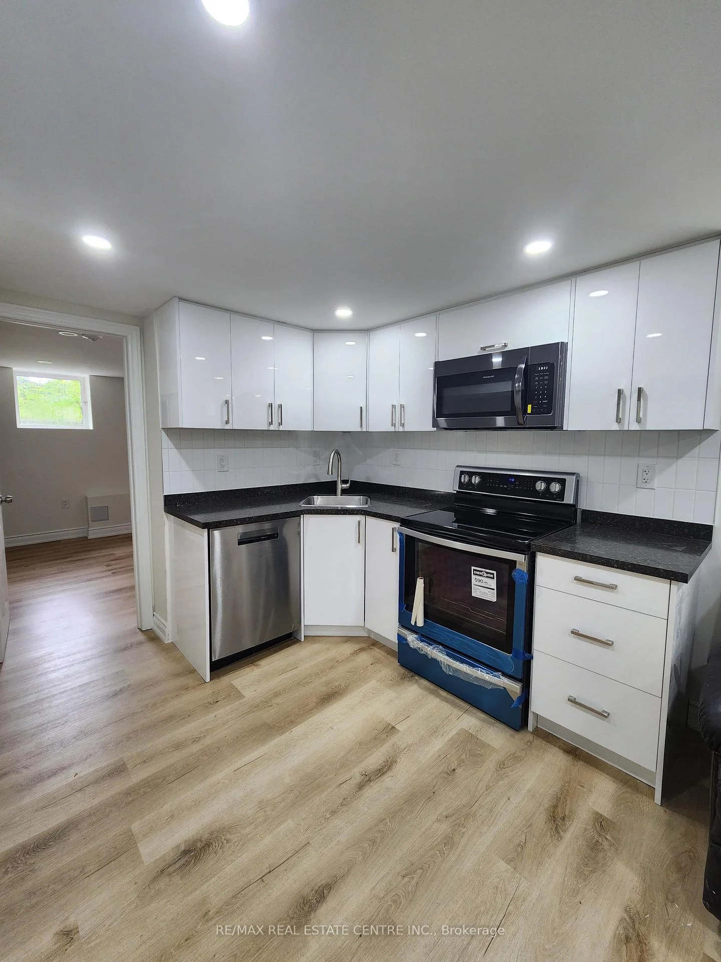 Photo 4 of Unit BASEMNET, 2361 Barclay Road, Burlington, Brant — HOMEH
