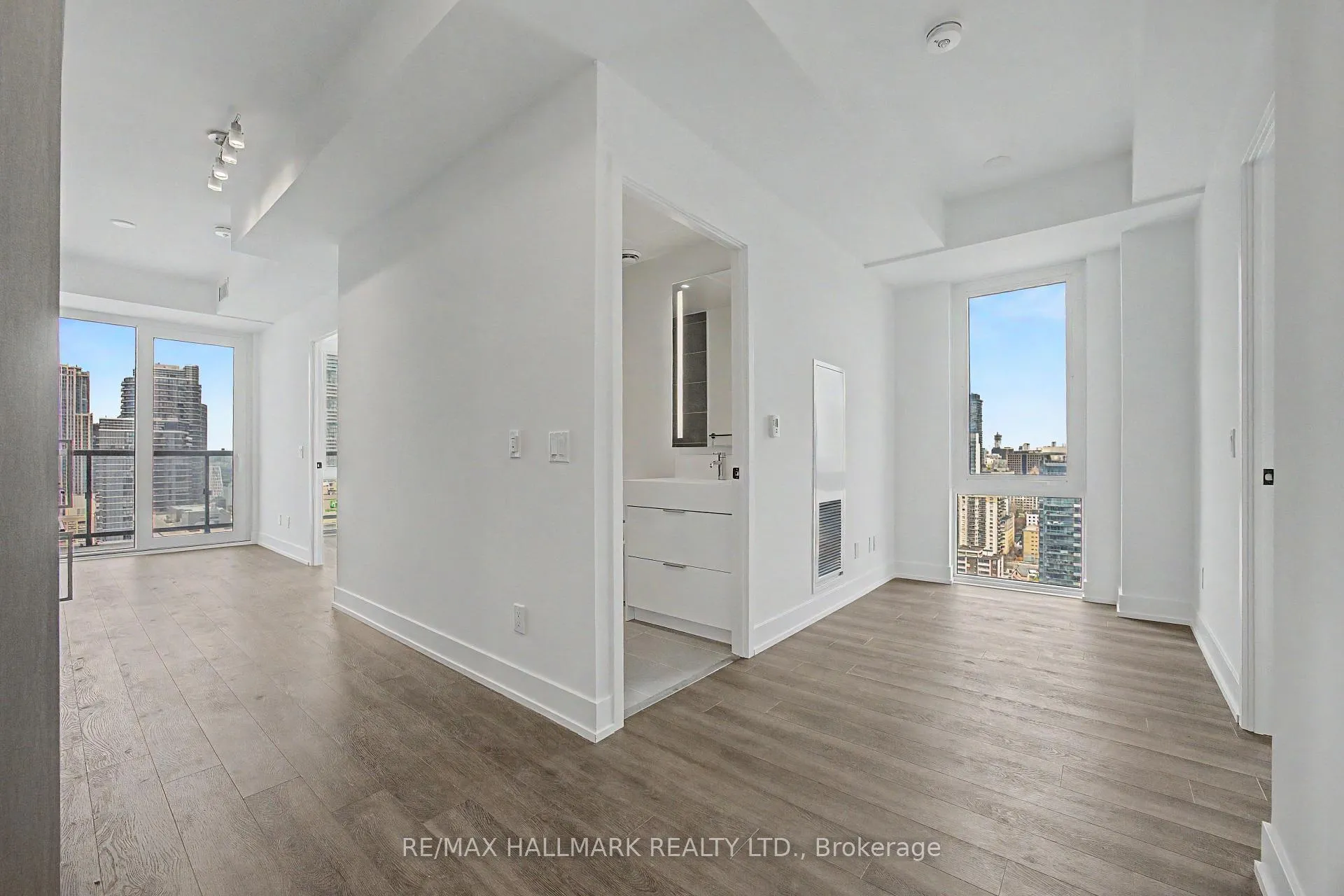 Photo 3 of Unit 2805, 308 Jarvis Street, Toronto, Church-Yonge Corridor — HOMEH