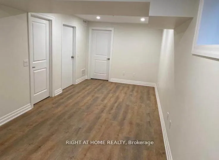 Photo 4 of Unit Basement, 1080 Glenashton Drive, Oakville, Wedgewood Creek — HOMEH