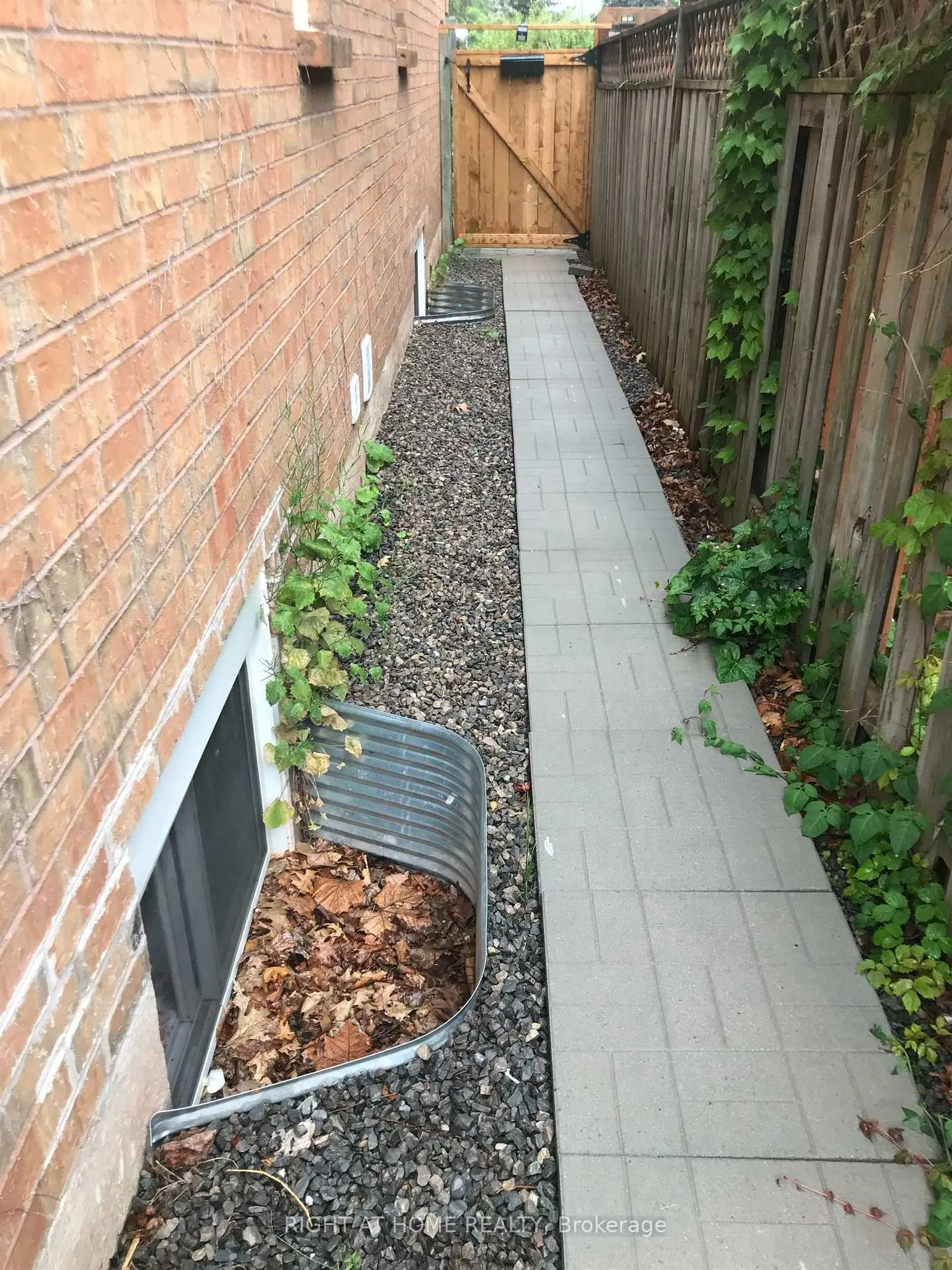 Photo 9 of Unit Basement, 1080 Glenashton Drive, Oakville, Wedgewood Creek — HOMEH