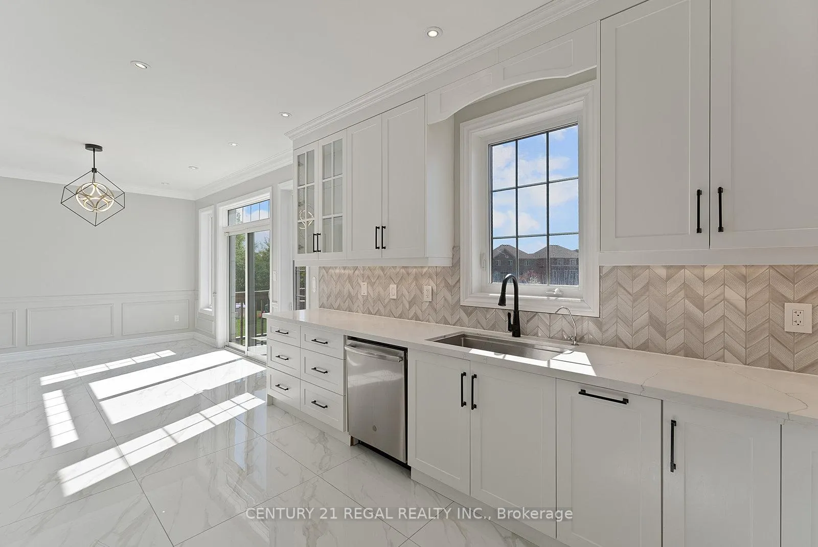 Photo 8 of 145 Roy Harper Avenue, Aurora, Rural Aurora — HOMEH