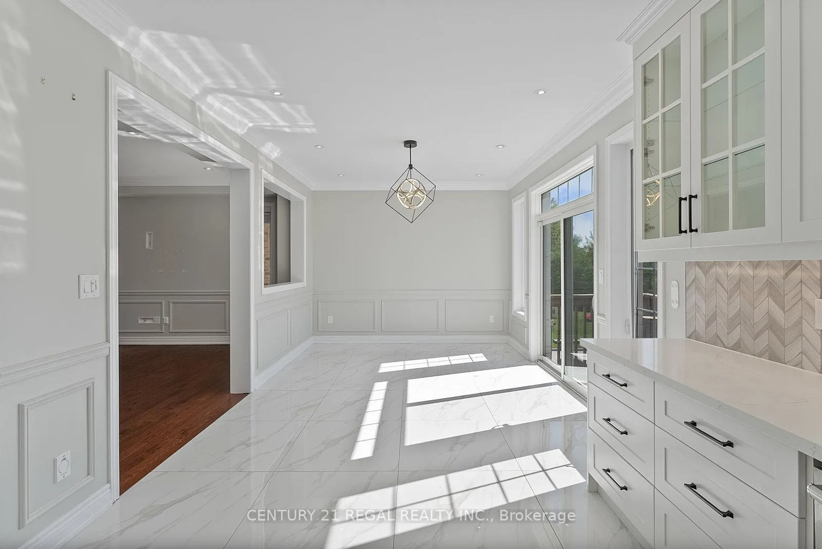 Photo 9 of 145 Roy Harper Avenue, Aurora, Rural Aurora — HOMEH