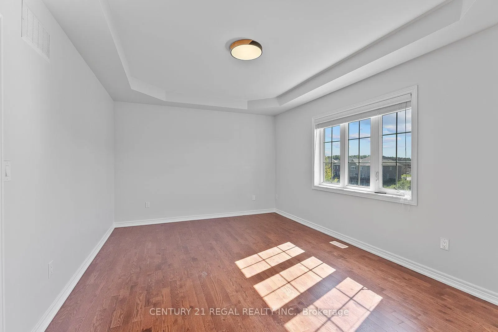 Photo 12 of 145 Roy Harper Avenue, Aurora, Rural Aurora — HOMEH