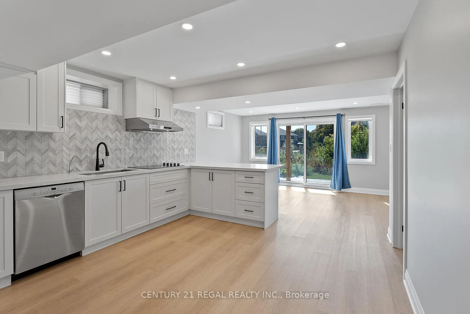 Photo 21 of 145 Roy Harper Avenue, Aurora, Rural Aurora — HOMEH