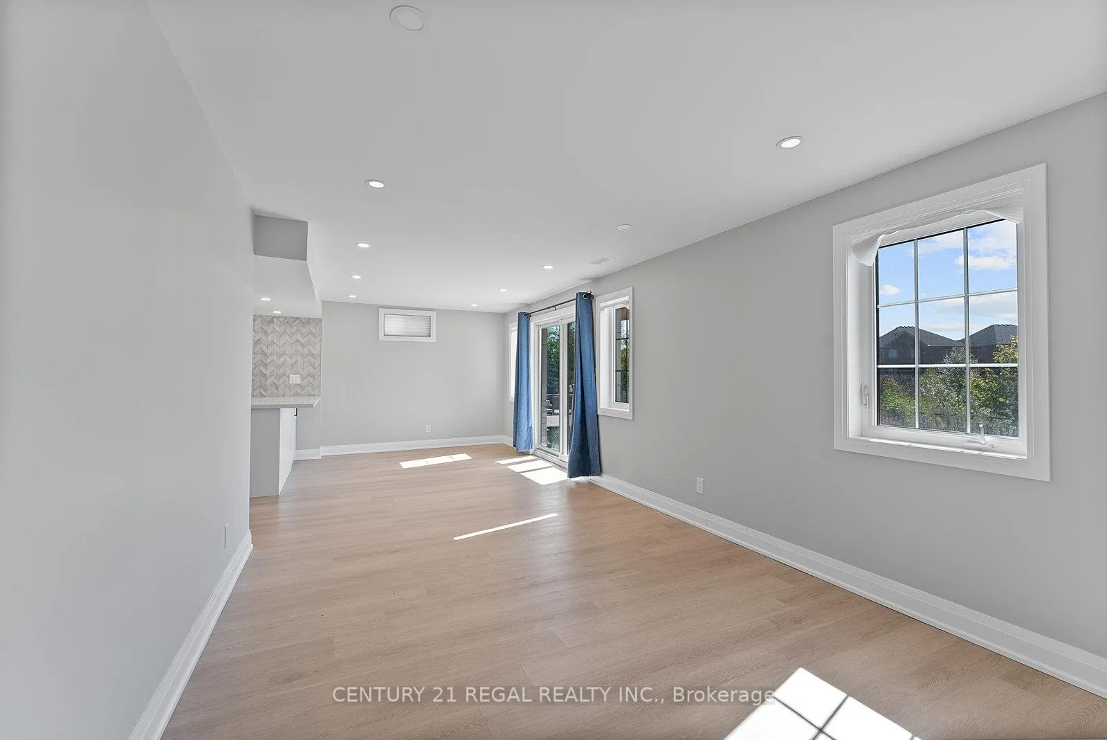Photo 24 of 145 Roy Harper Avenue, Aurora, Rural Aurora — HOMEH