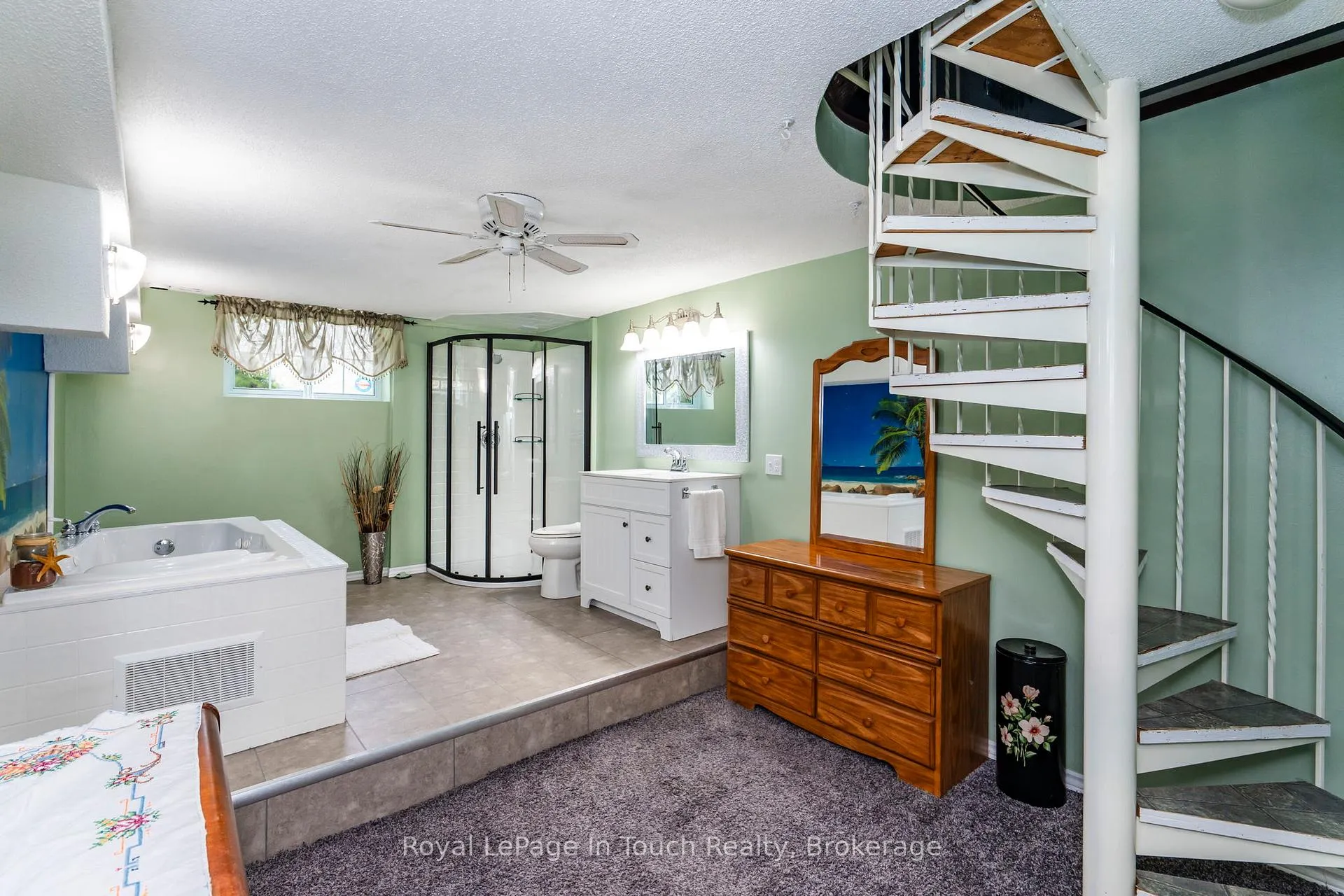 Photo 15 of 13 Hallen Drive, Penetanguishene — HOMEH