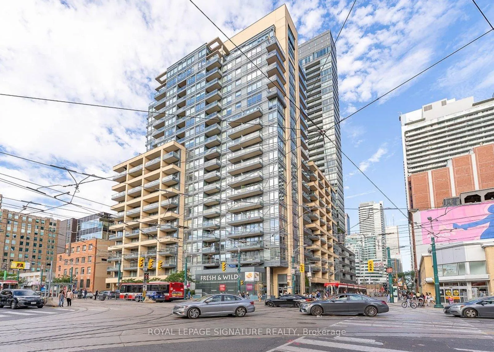Front of Unit 1417, 438 King Street W