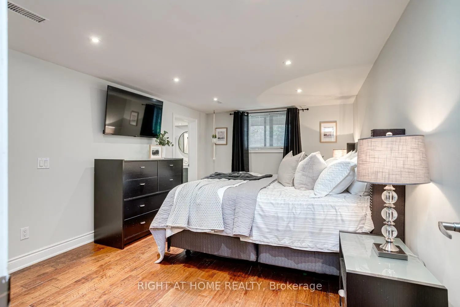 Photo 32 of 77 Aldred Drive, Scugog, Port Perry — HOMEH