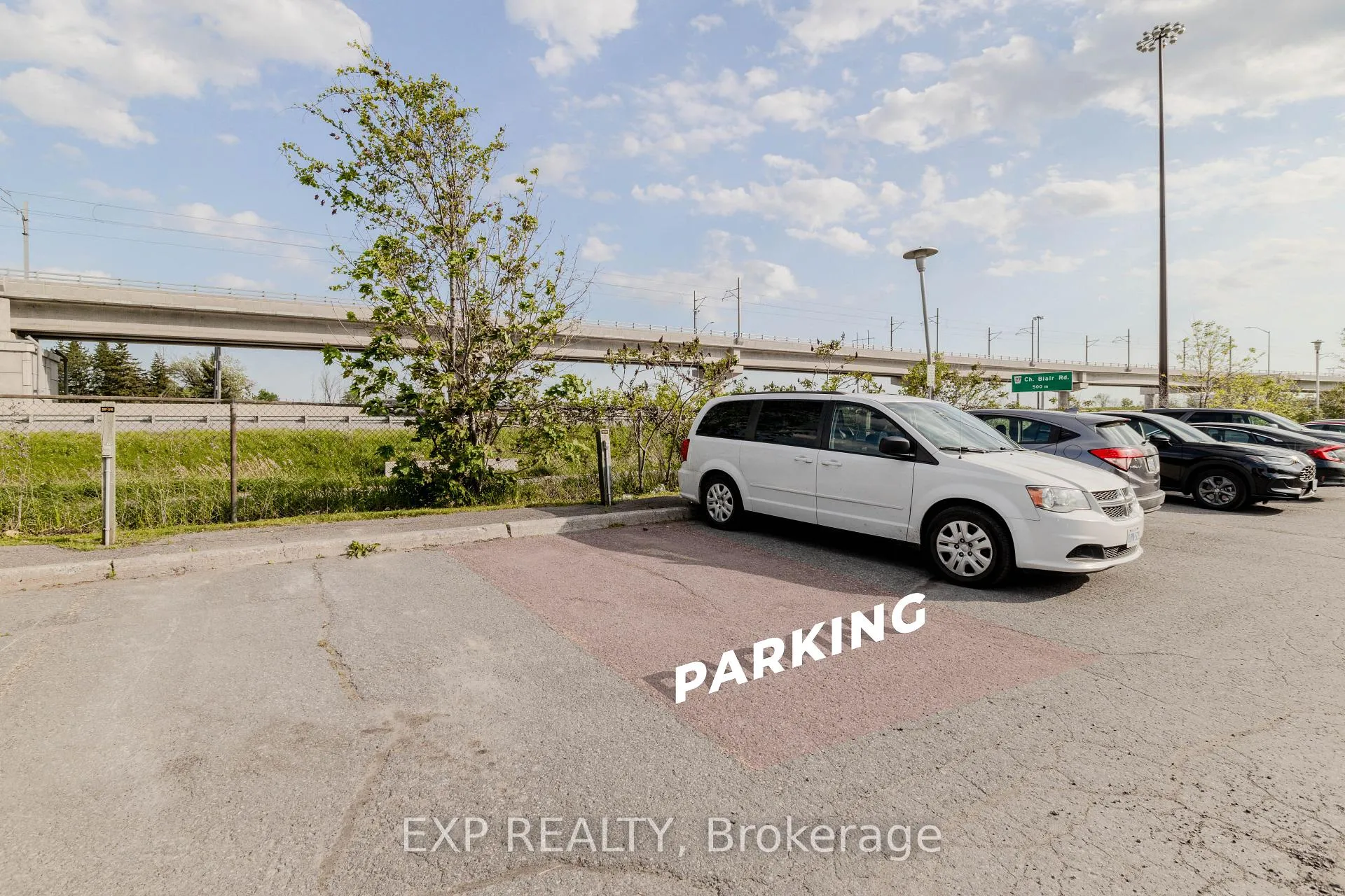 Photo 3 of Unit 404 B, 2044 Arrowsmith Drive, Ottawa, Beacon Hill South — HOMEH