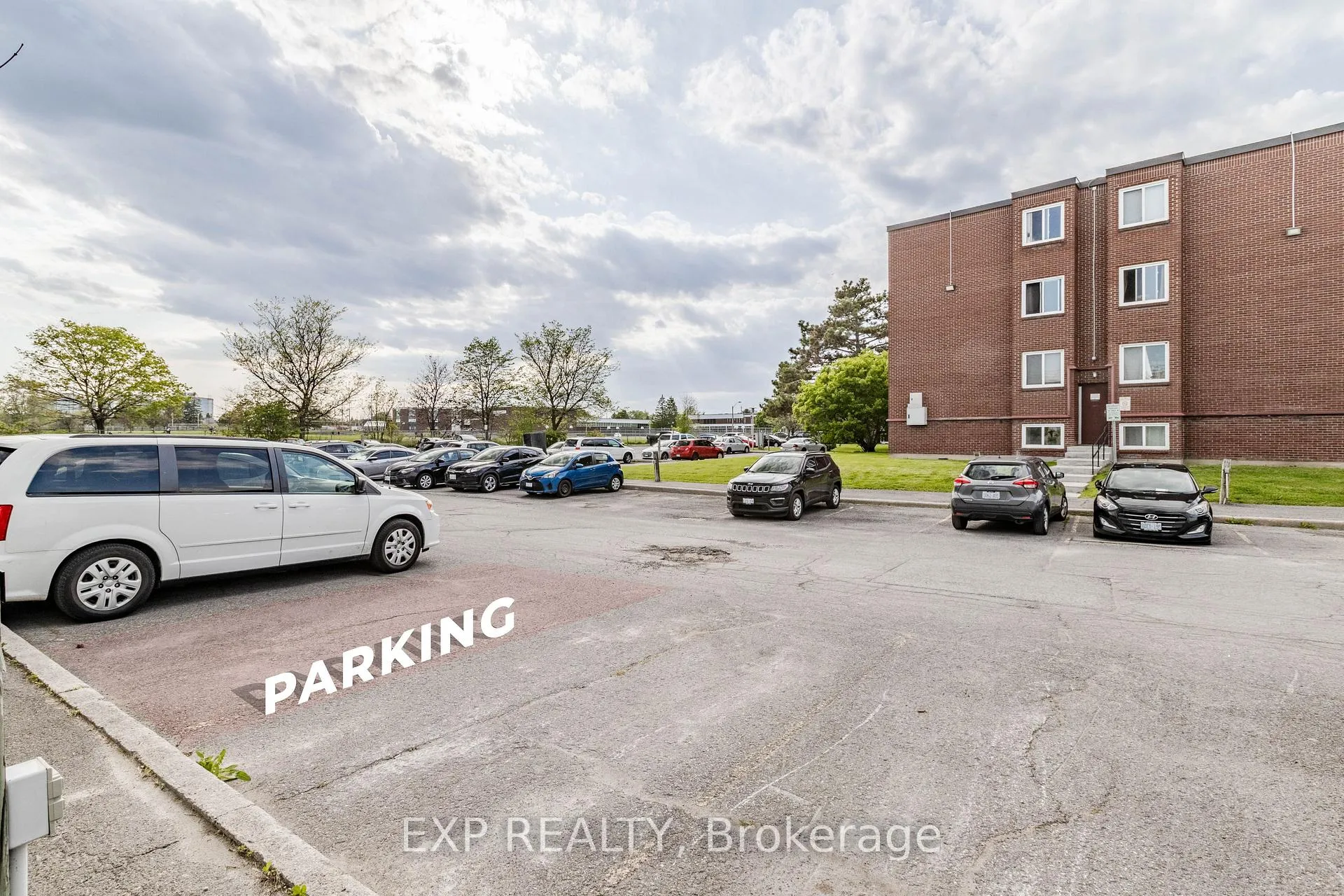 Photo 4 of Unit 404 B, 2044 Arrowsmith Drive, Ottawa, Beacon Hill South — HOMEH