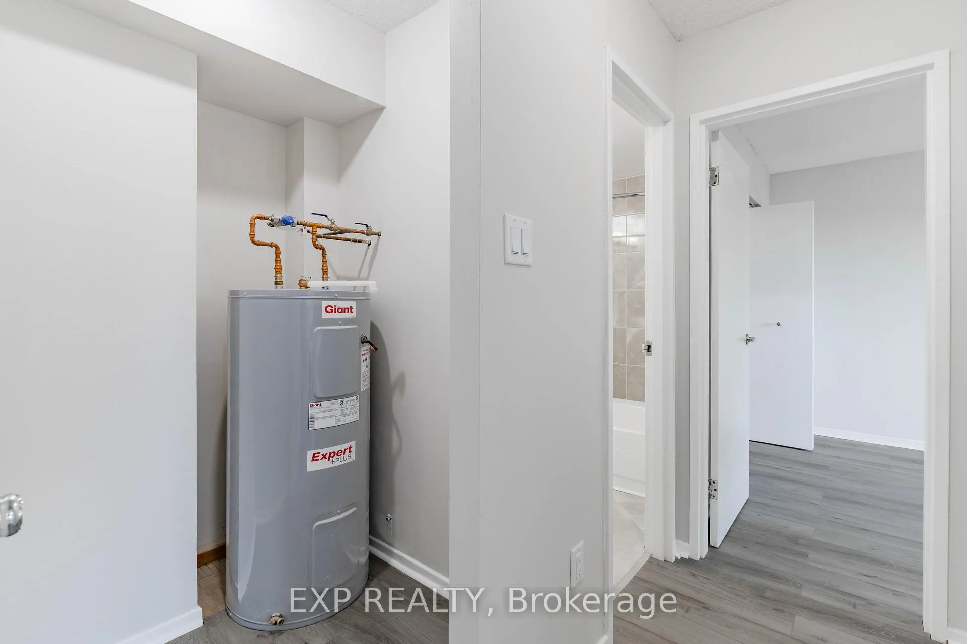 Photo 24 of Unit 404 B, 2044 Arrowsmith Drive, Ottawa, Beacon Hill South — HOMEH