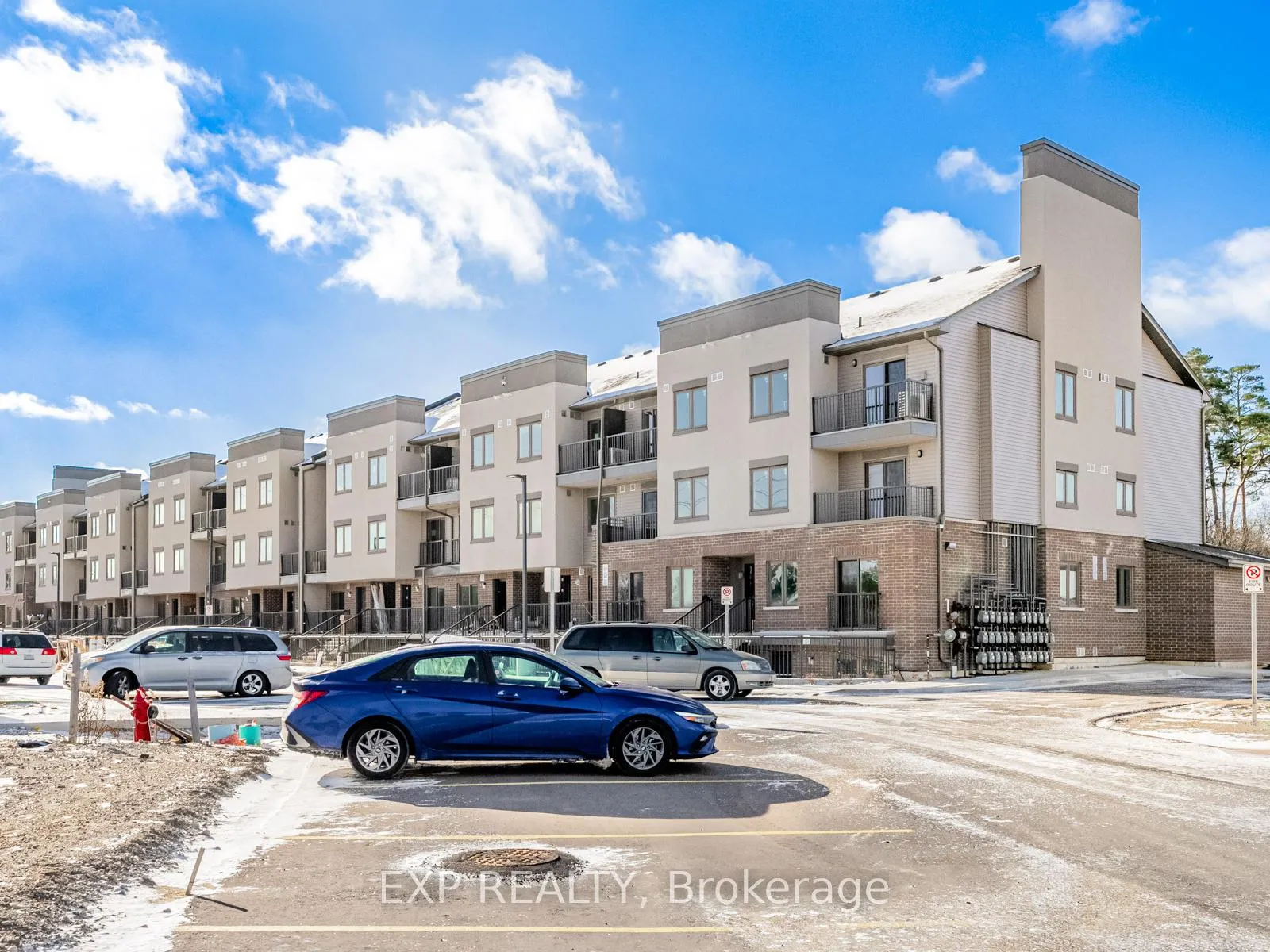 Front of Unit C01, 370 Fisher mills Road