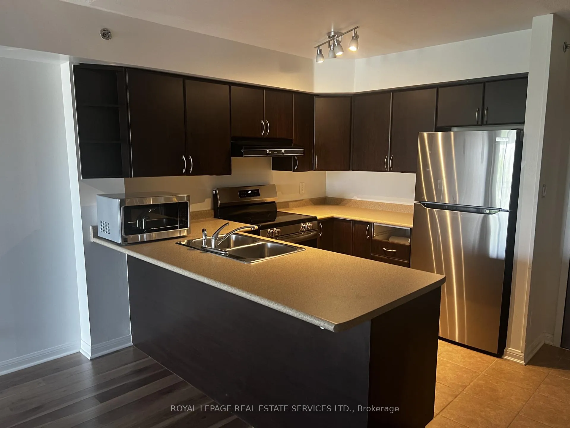 Photo 18 of Unit 406, 3070 Rotary Way, Burlington, Alton — HOMEH