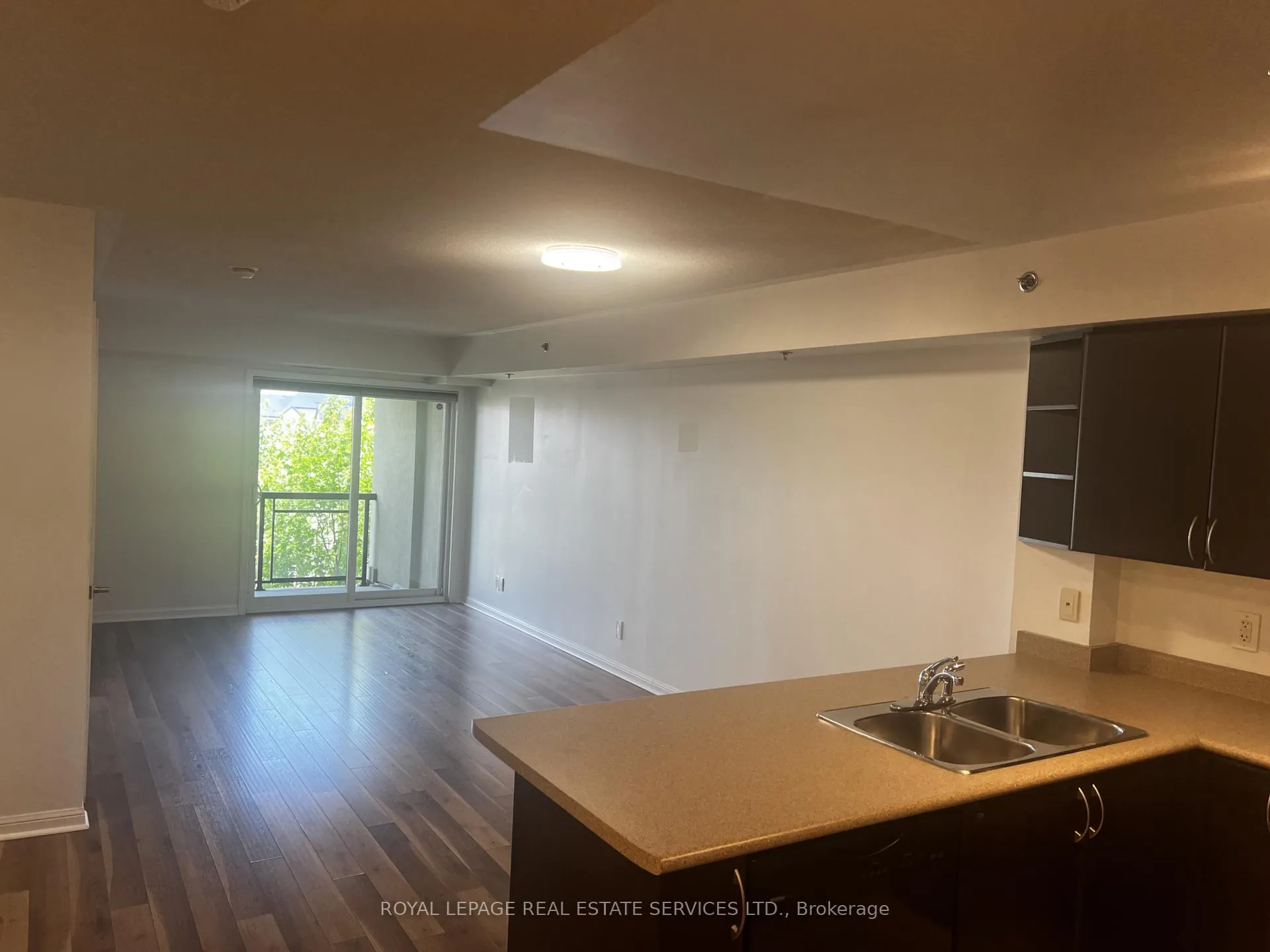 Photo 19 of Unit 406, 3070 Rotary Way, Burlington, Alton — HOMEH