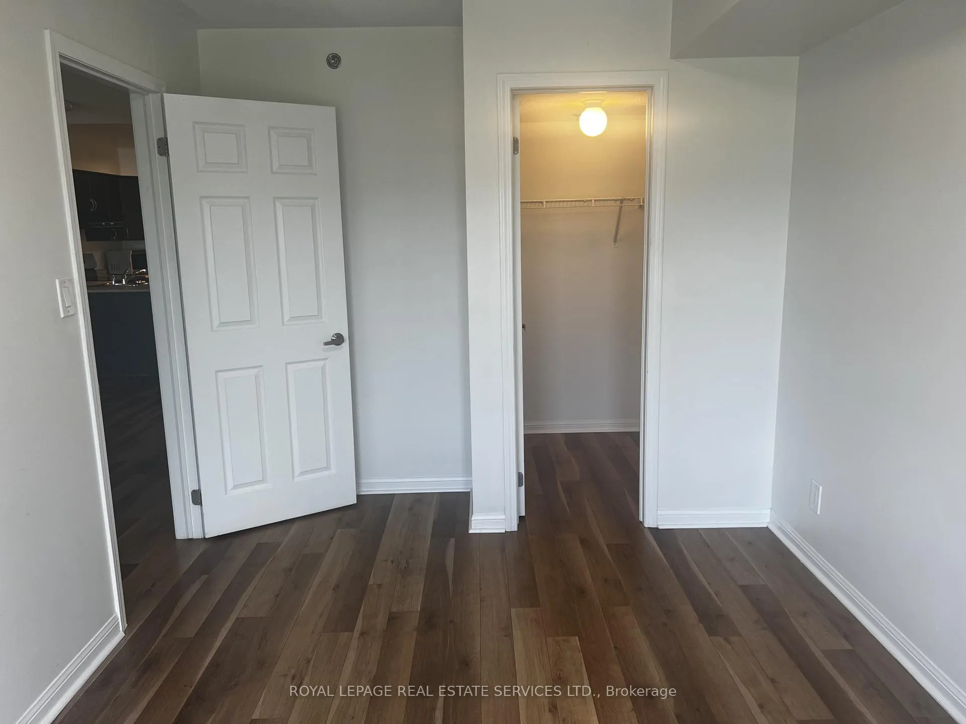 Photo 3 of Unit 406, 3070 Rotary Way, Burlington, Alton — HOMEH