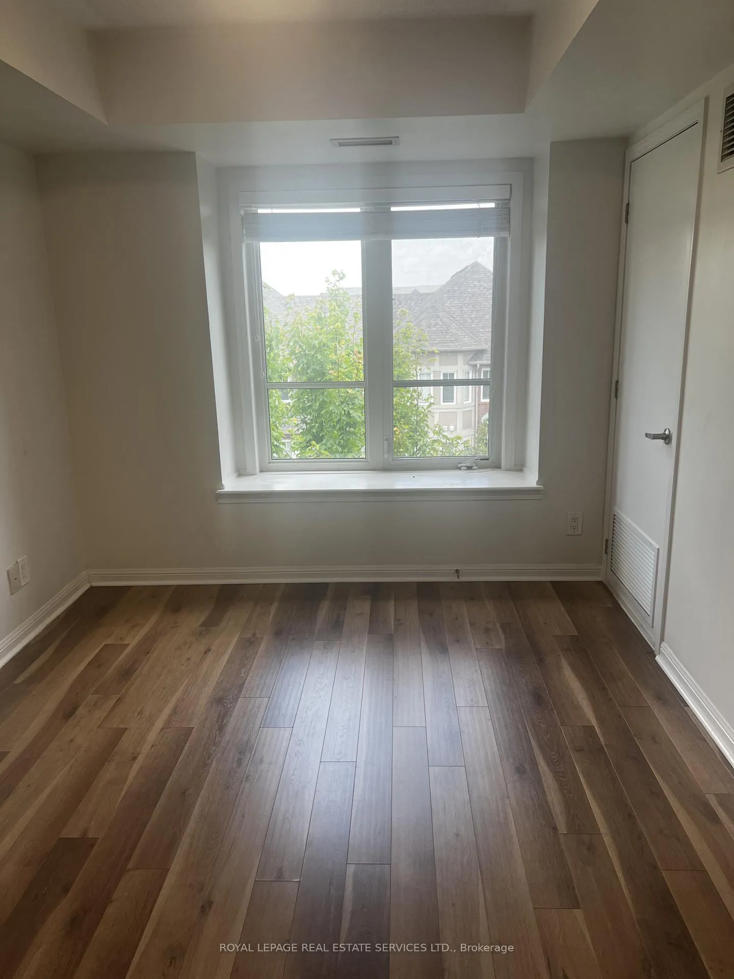Photo 5 of Unit 406, 3070 Rotary Way, Burlington, Alton — HOMEH