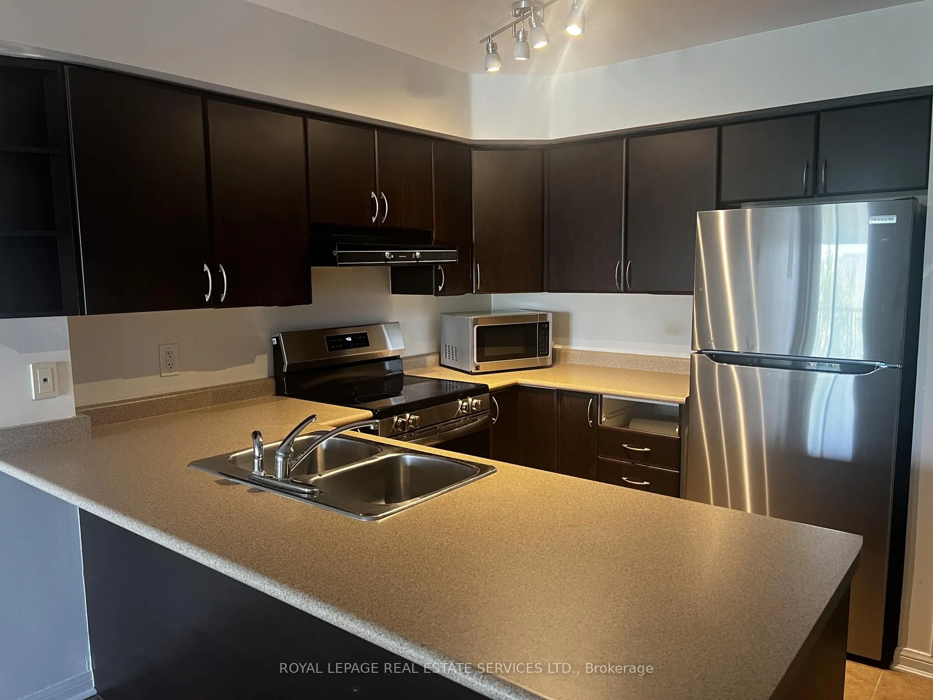 Photo 20 of Unit 406, 3070 Rotary Way, Burlington, Alton — HOMEH