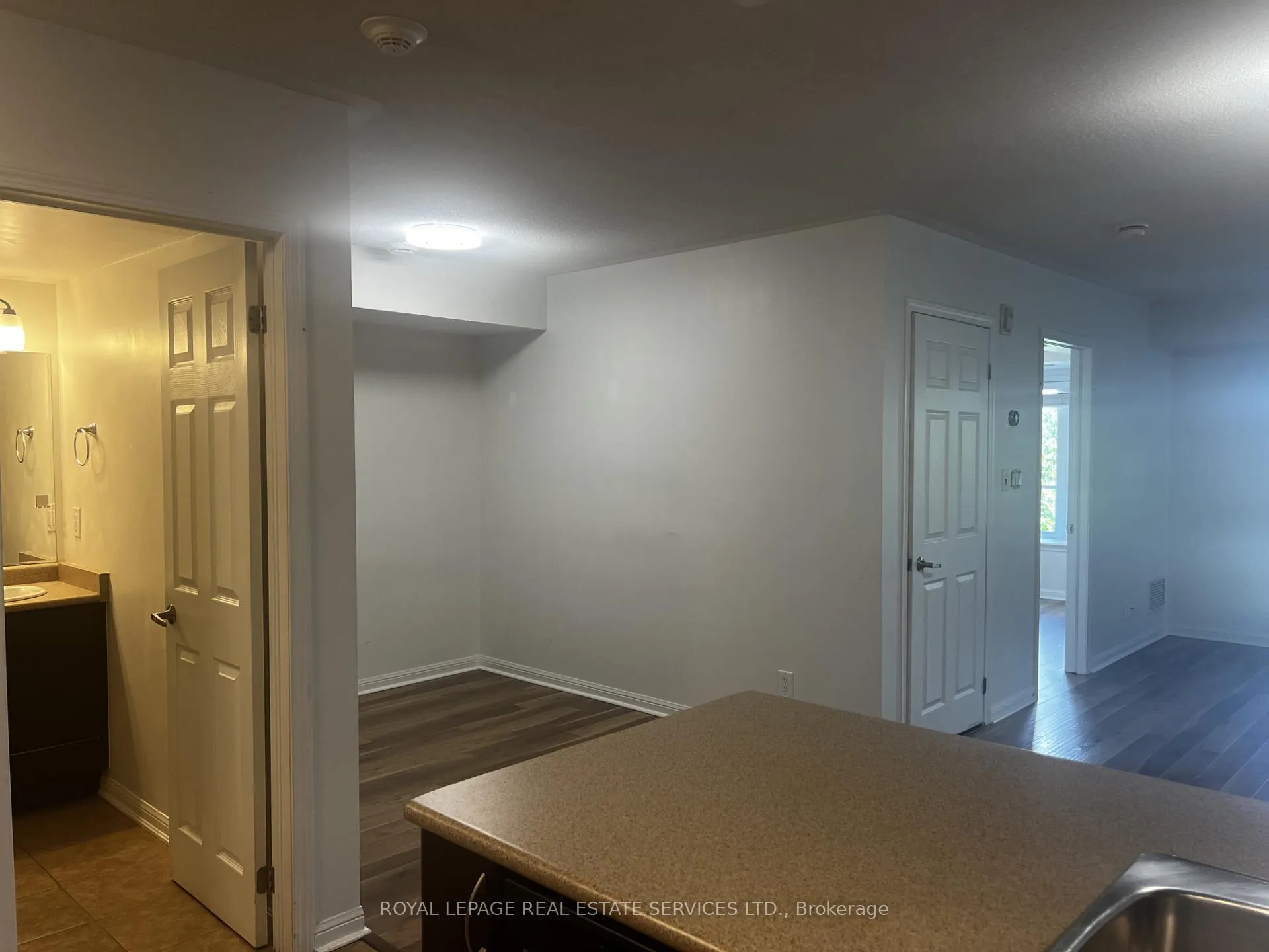 Photo 7 of Unit 406, 3070 Rotary Way, Burlington, Alton — HOMEH