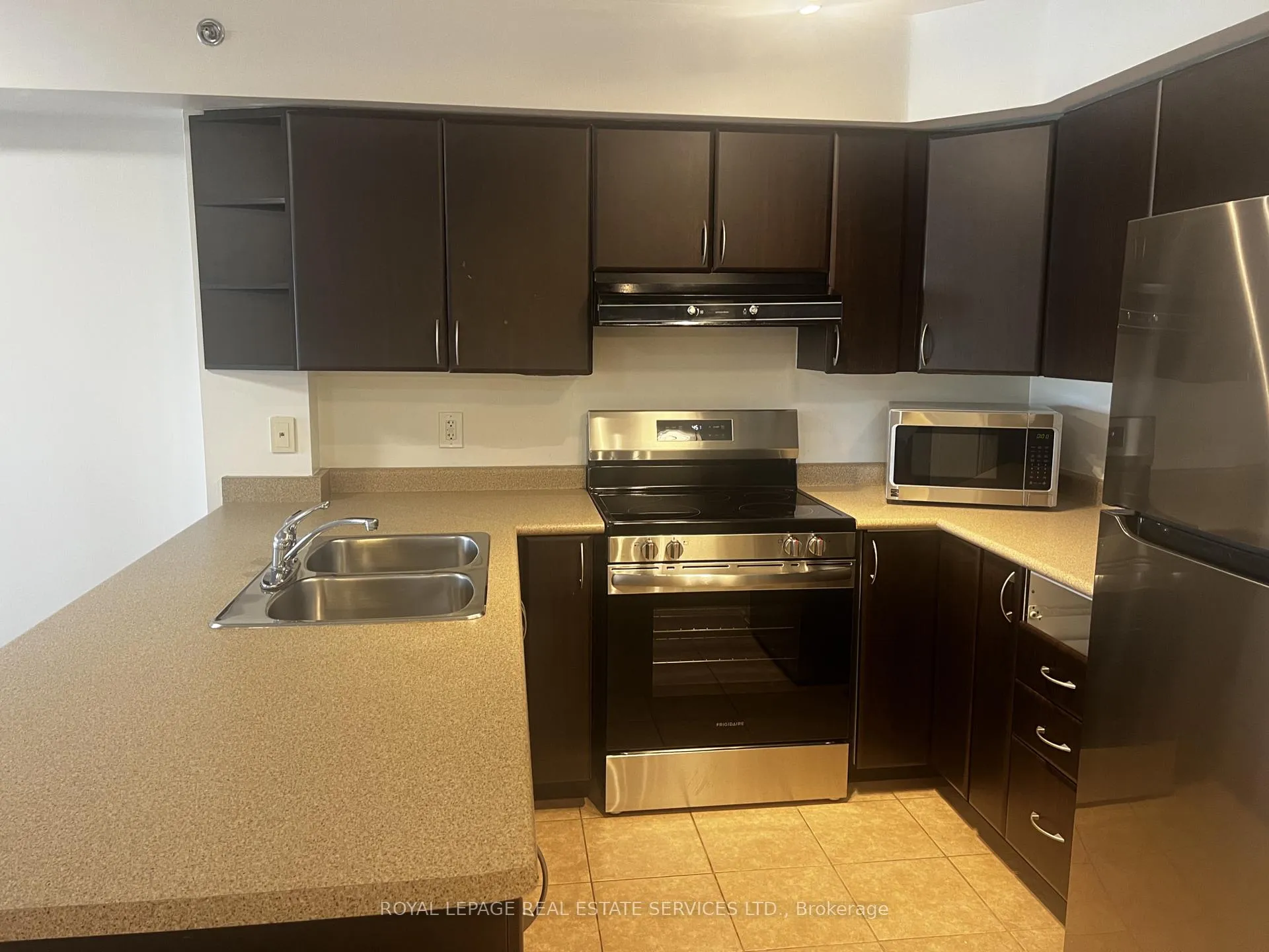 Photo 21 of Unit 406, 3070 Rotary Way, Burlington, Alton — HOMEH