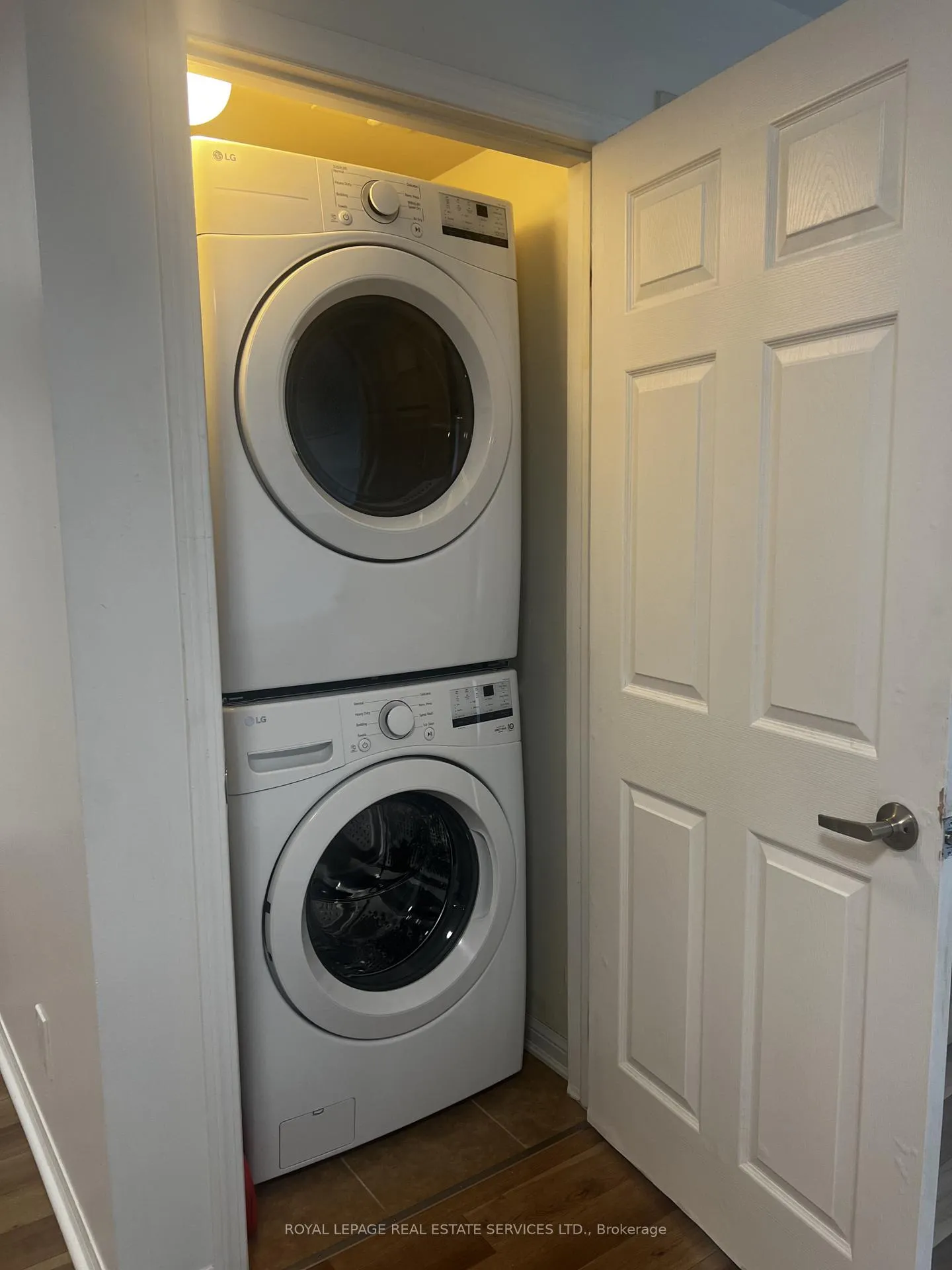 Photo 11 of Unit 406, 3070 Rotary Way, Burlington, Alton — HOMEH