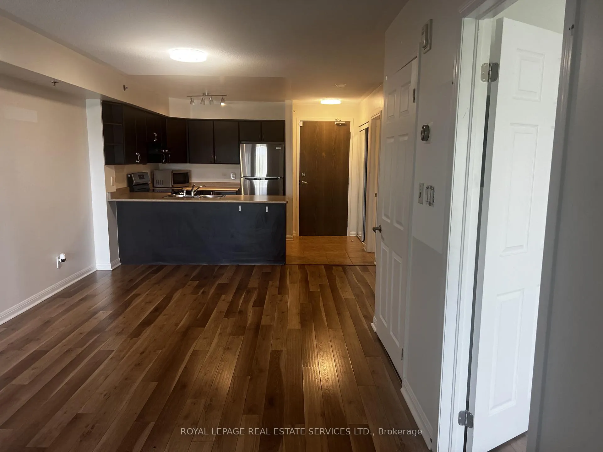 Photo 12 of Unit 406, 3070 Rotary Way, Burlington, Alton — HOMEH