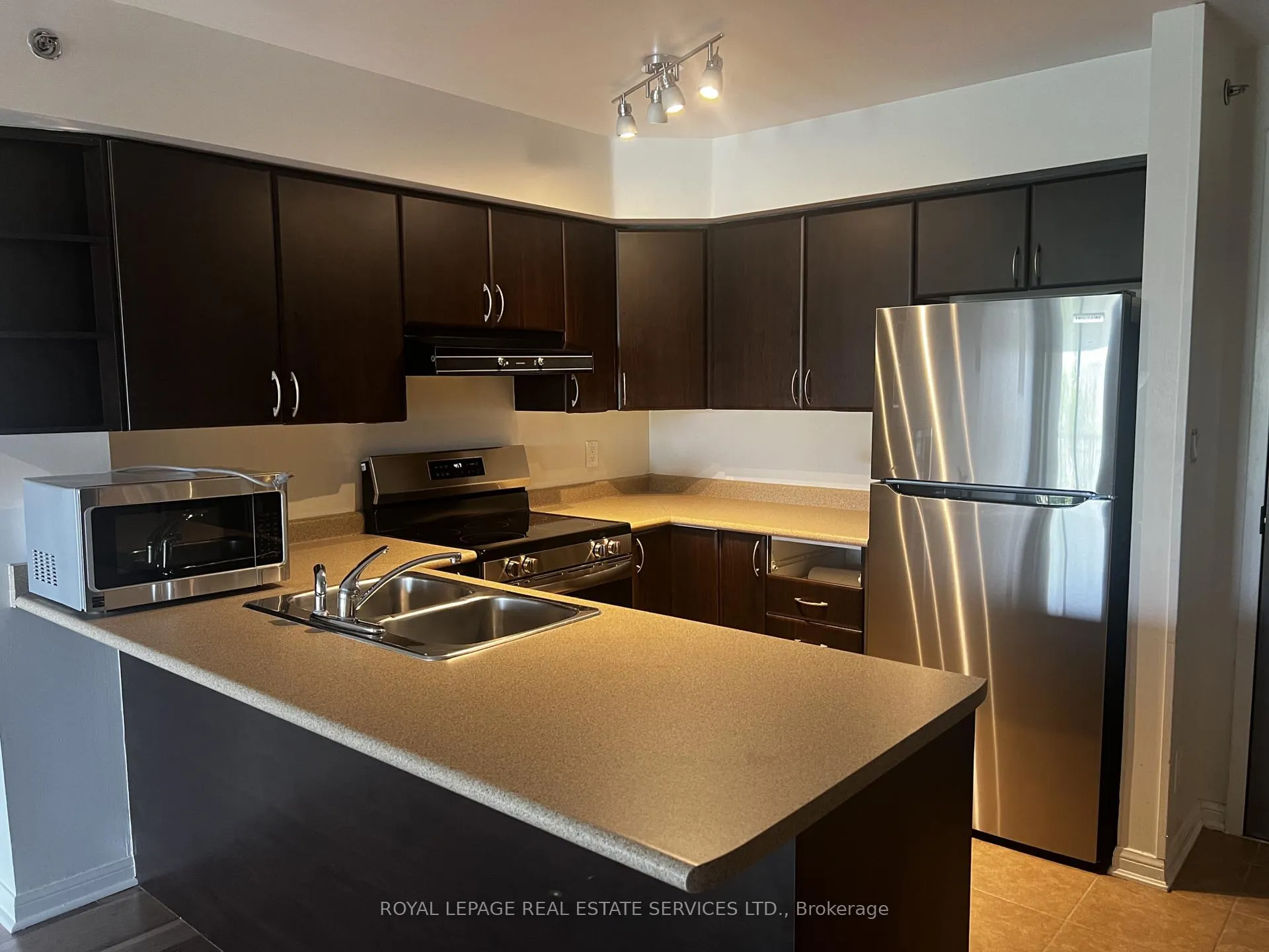 Photo 22 of Unit 406, 3070 Rotary Way, Burlington, Alton — HOMEH