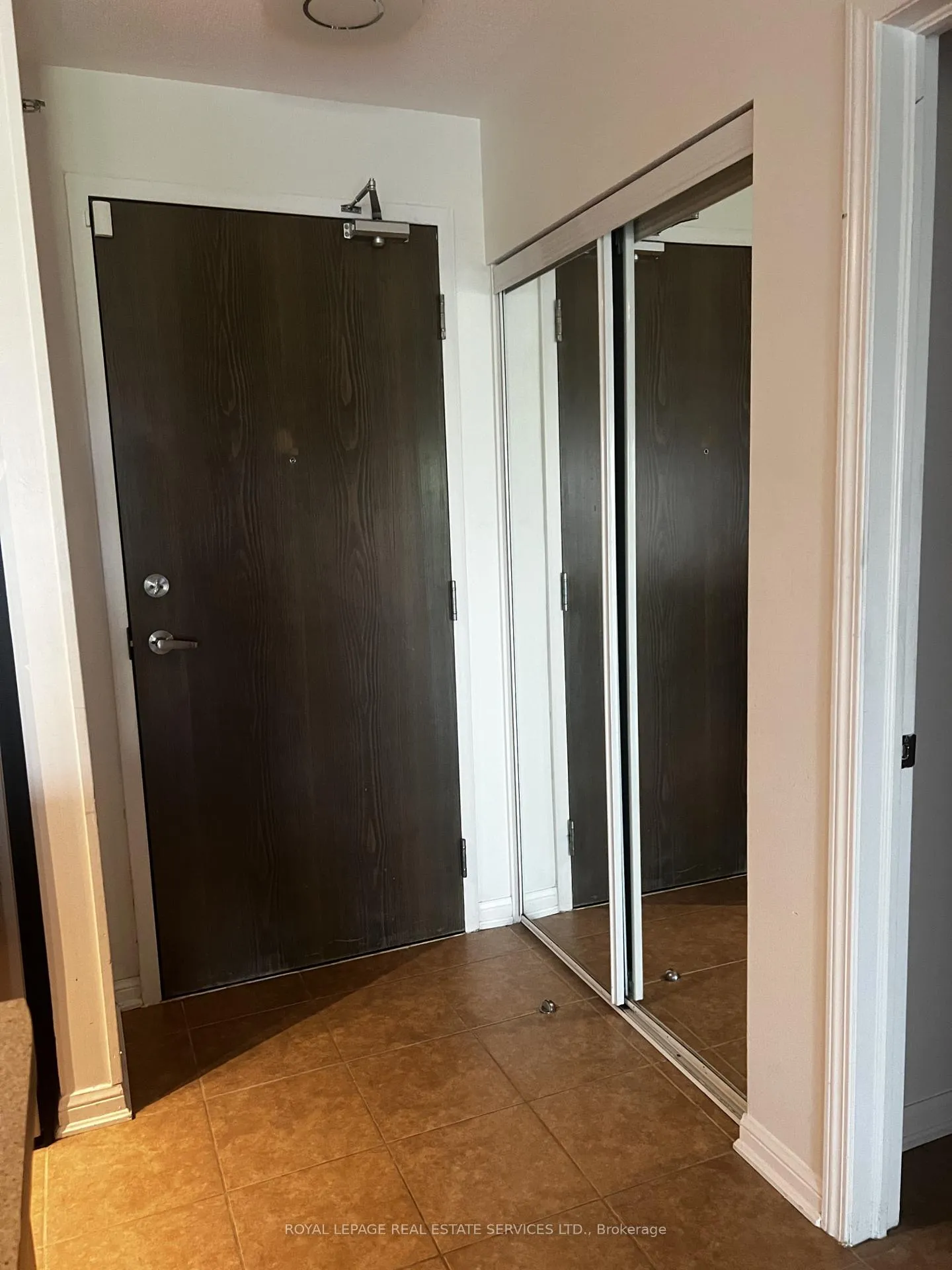 Photo 13 of Unit 406, 3070 Rotary Way, Burlington, Alton — HOMEH