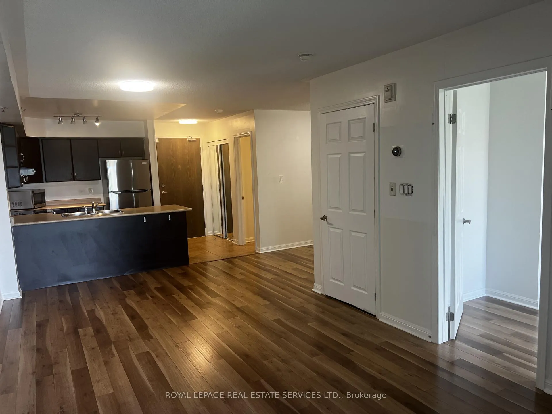 Photo 14 of Unit 406, 3070 Rotary Way, Burlington, Alton — HOMEH