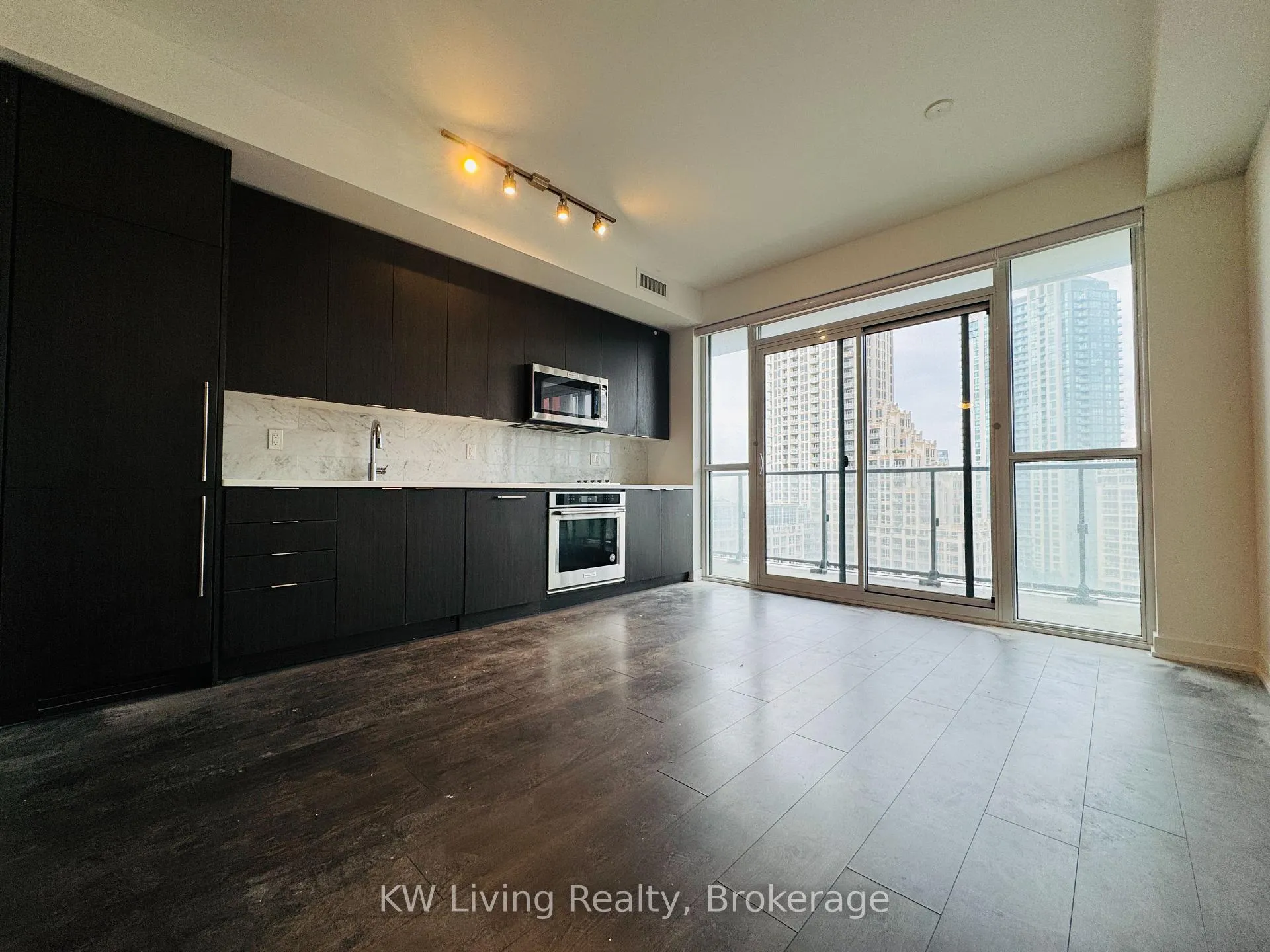 Photo 8 of Unit 1602, 38 Iannuzzi Street, Toronto, Waterfront Communities — HOMEH