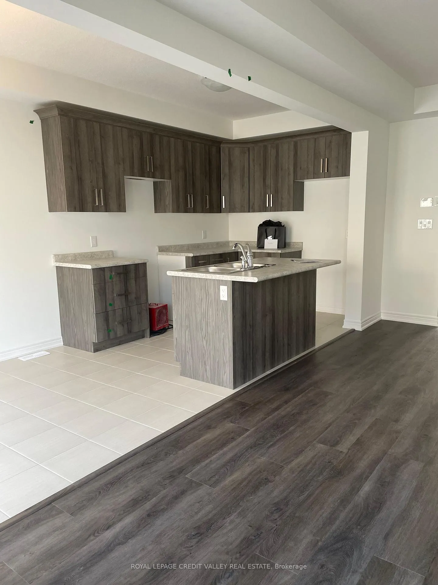 Photo 4 of 142 Sycamore Street, Welland, West Welland — HOMEH