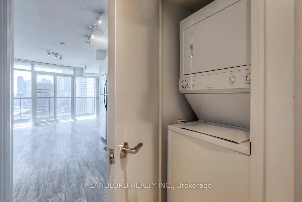 Photo 12 of Unit 1408, 21 Carlton Street, Toronto, Church-Yonge Corridor — HOMEH