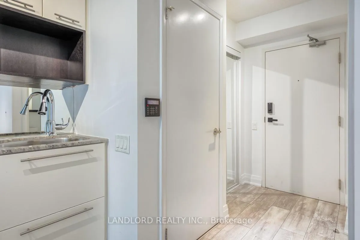 Photo 17 of Unit 1408, 21 Carlton Street, Toronto, Church-Yonge Corridor — HOMEH