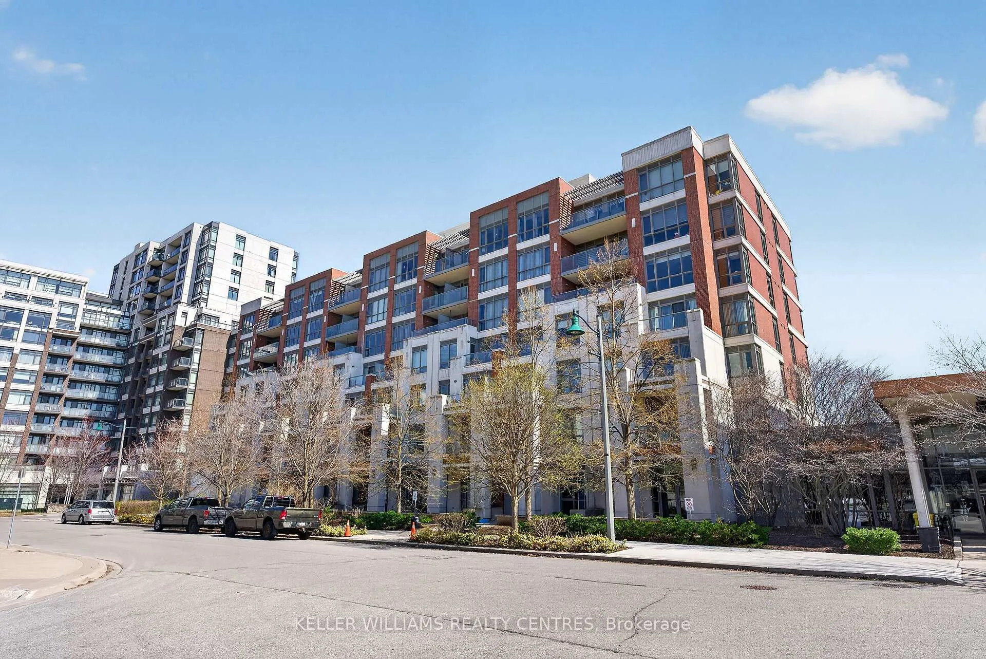 Photo 4 of Unit 304, 57 Upper Duke Crescent, Markham, Unionville — HOMEH