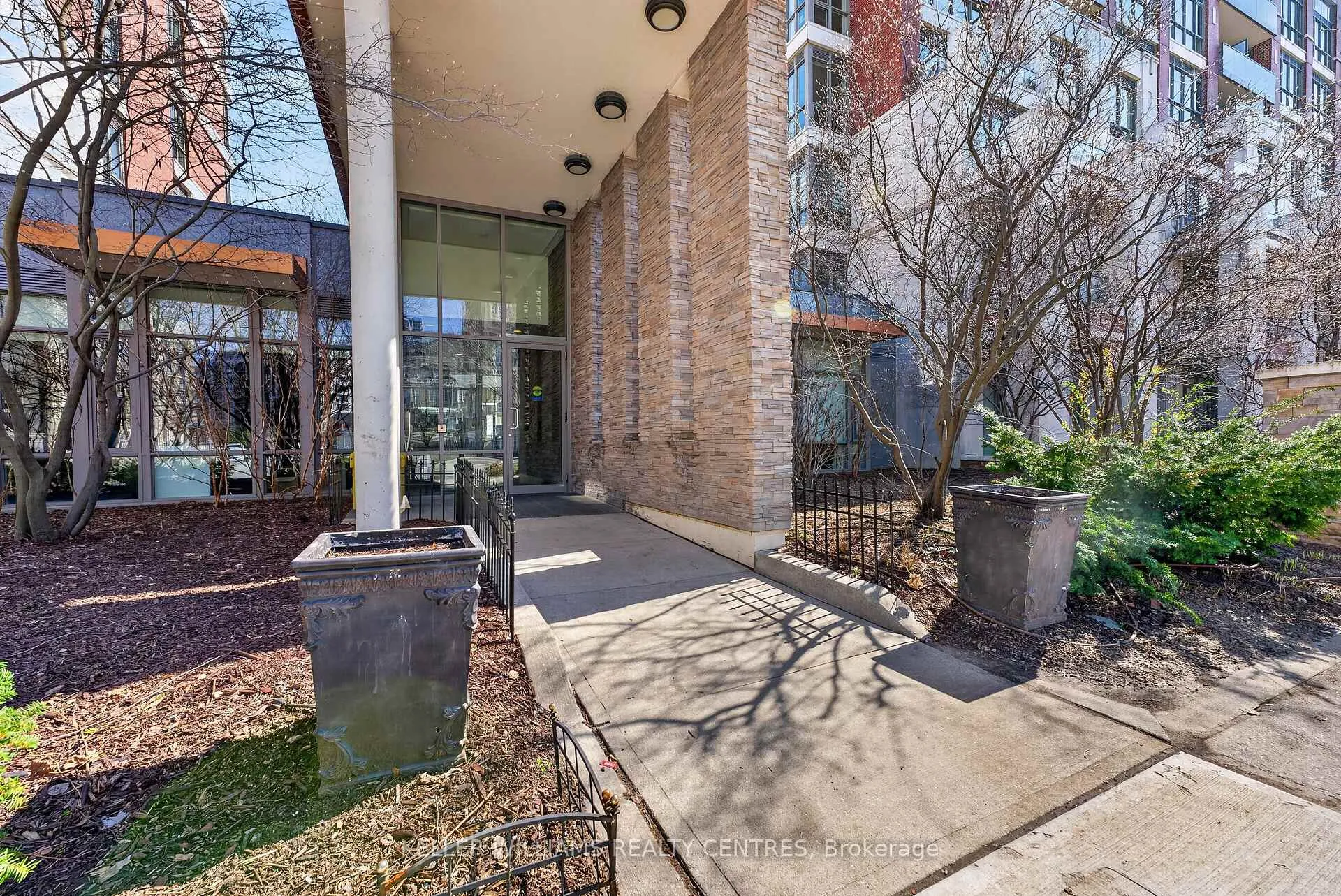 Photo 5 of Unit 304, 57 Upper Duke Crescent, Markham, Unionville — HOMEH