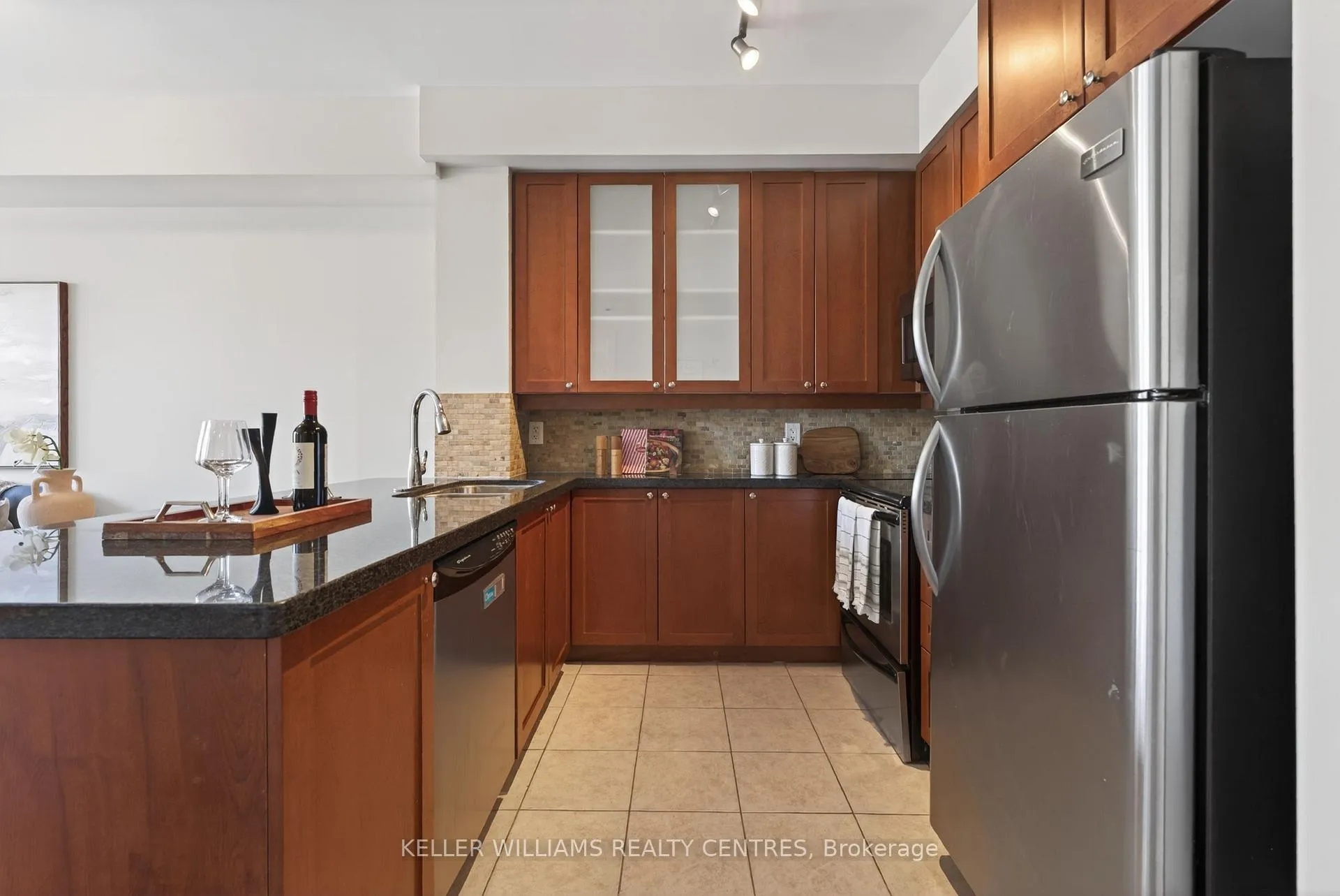 Photo 13 of Unit 304, 57 Upper Duke Crescent, Markham, Unionville — HOMEH