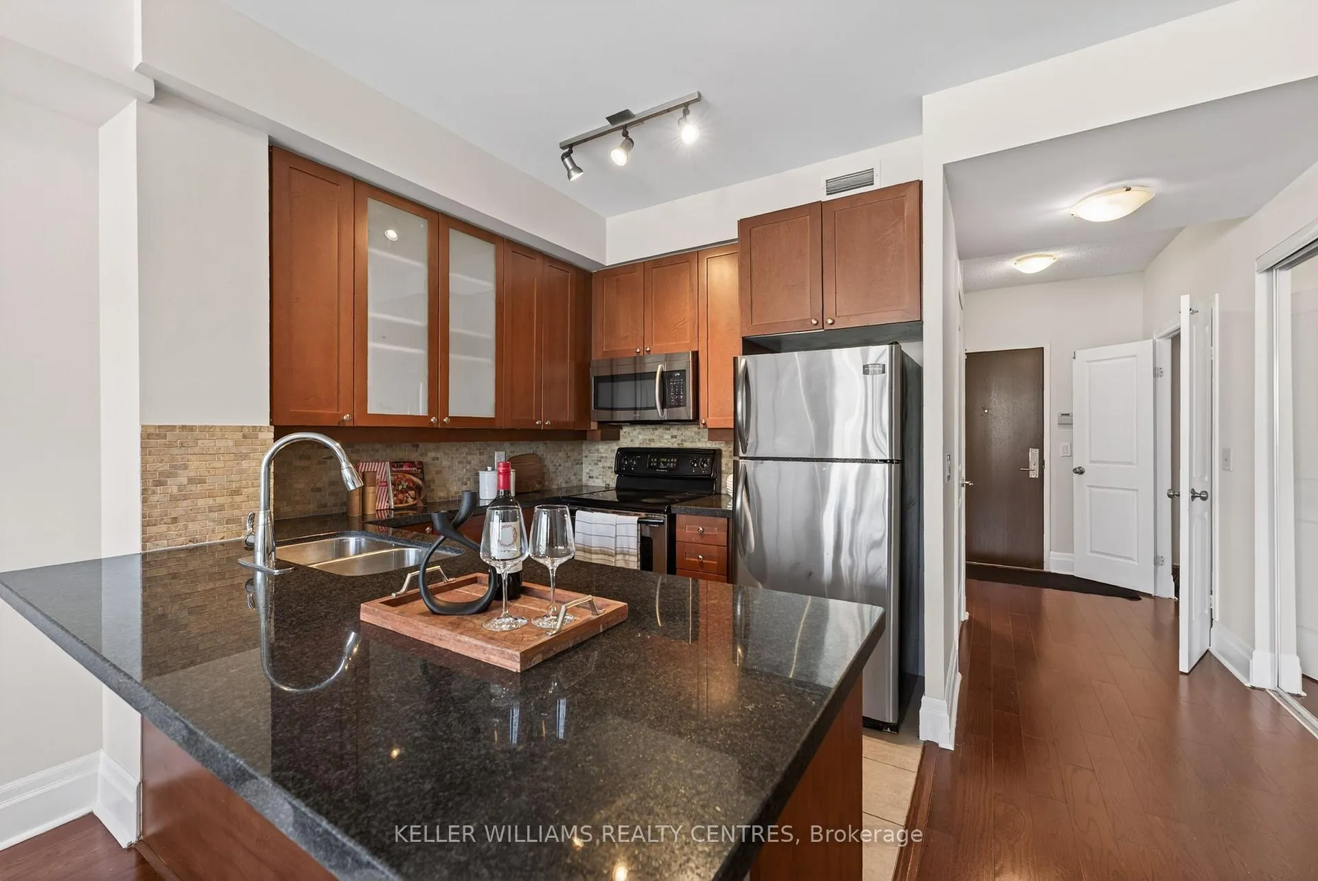 Photo 14 of Unit 304, 57 Upper Duke Crescent, Markham, Unionville — HOMEH