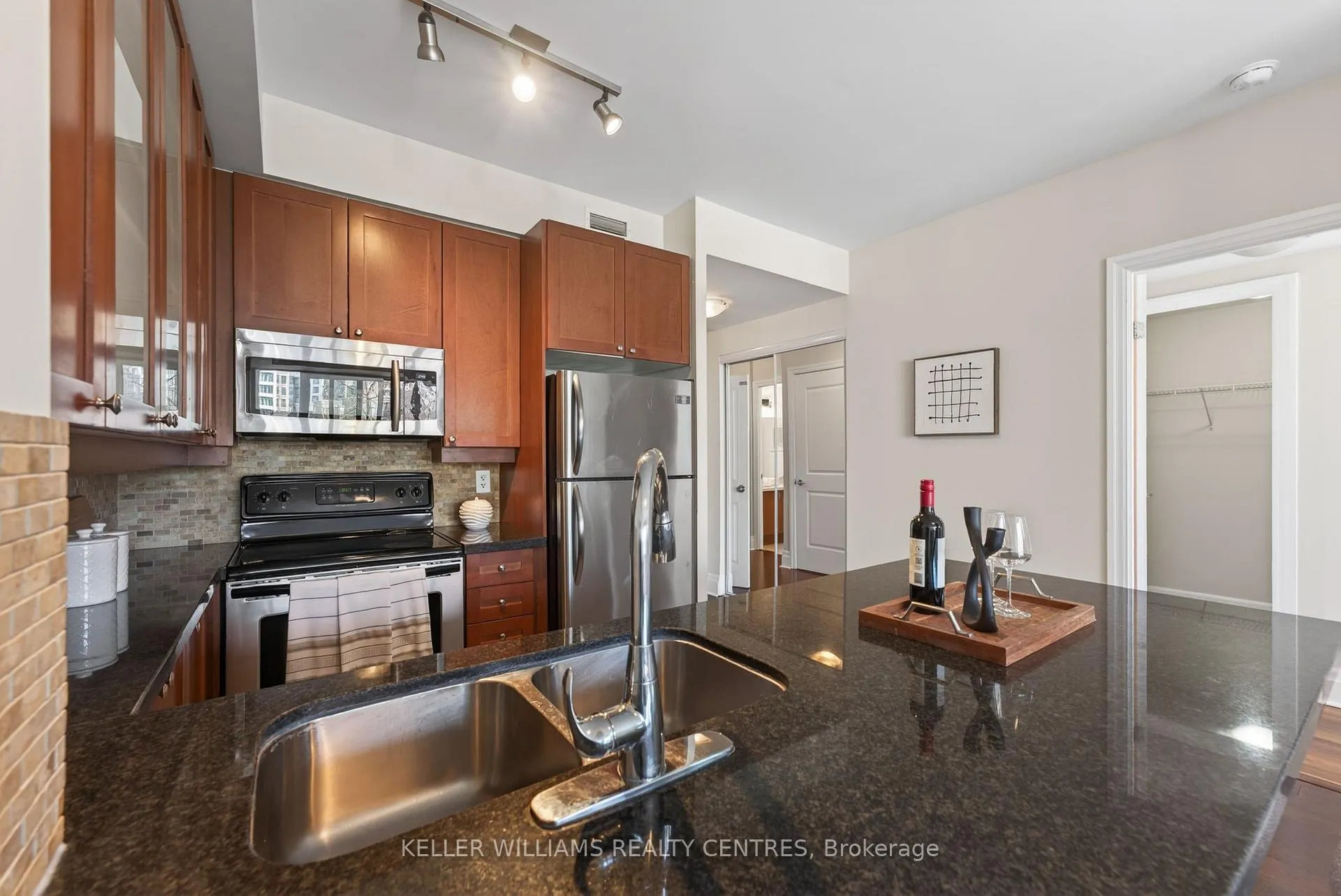 Photo 15 of Unit 304, 57 Upper Duke Crescent, Markham, Unionville — HOMEH